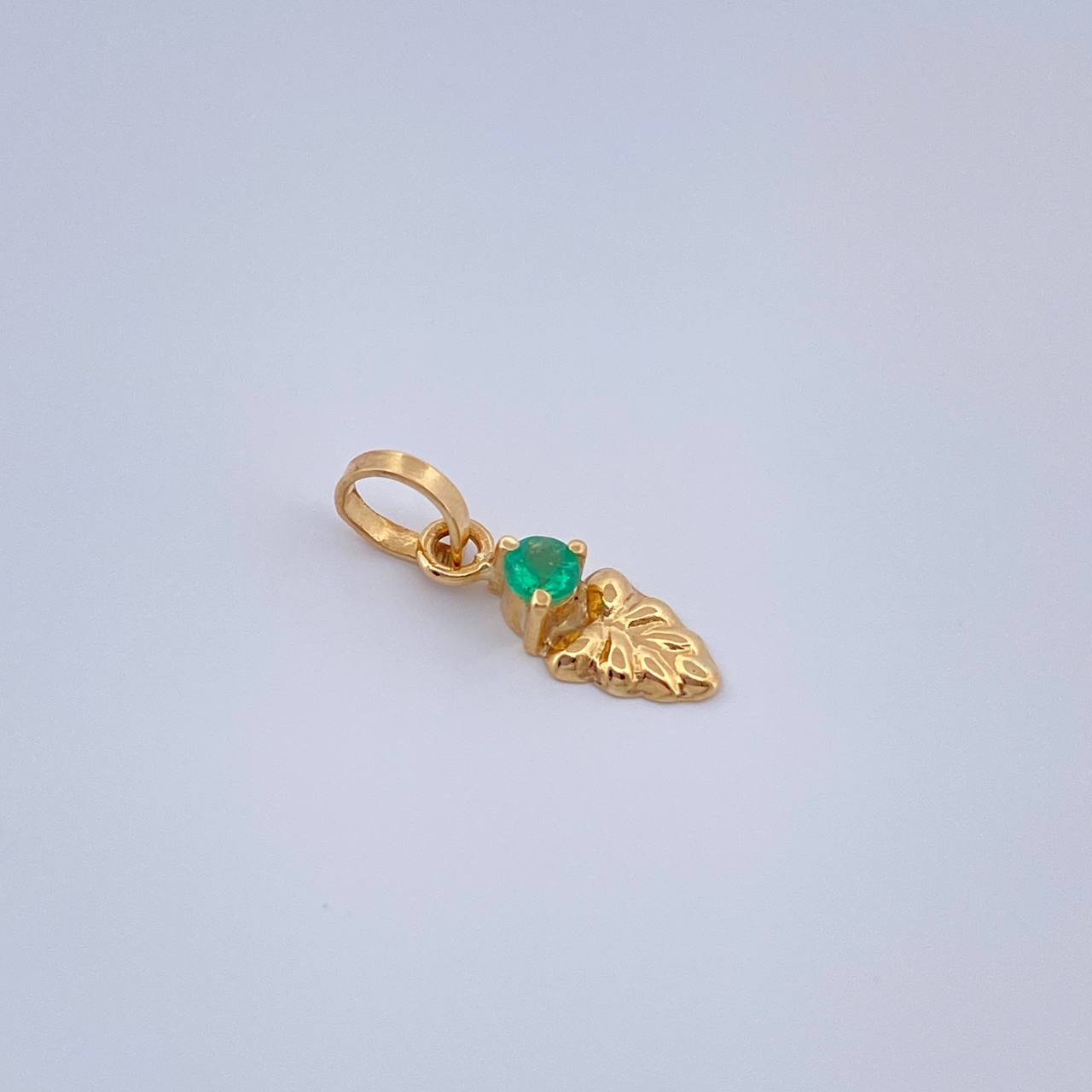 Dije Troquel Hojas Esmeralda 0.25gr / 1/2 in / Oro Amarillo 18K %