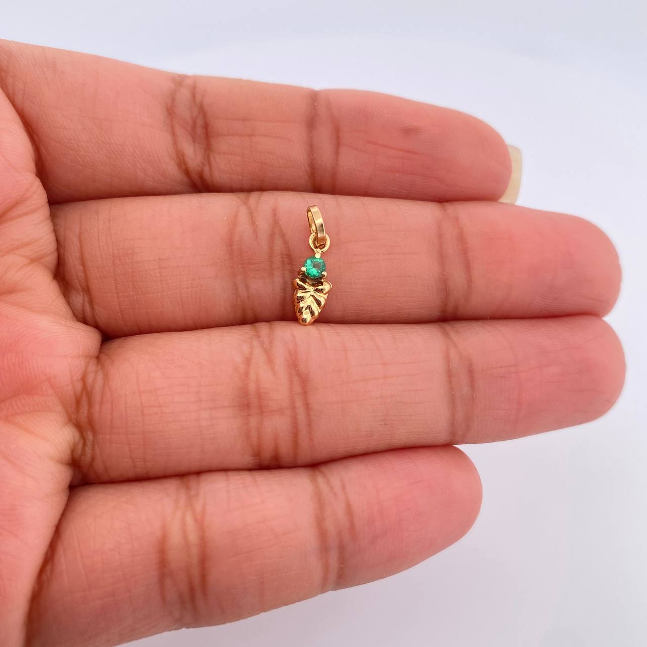 Dije Troquel Hojas Esmeralda 0.25gr / 1/2 in / Oro Amarillo 18K %