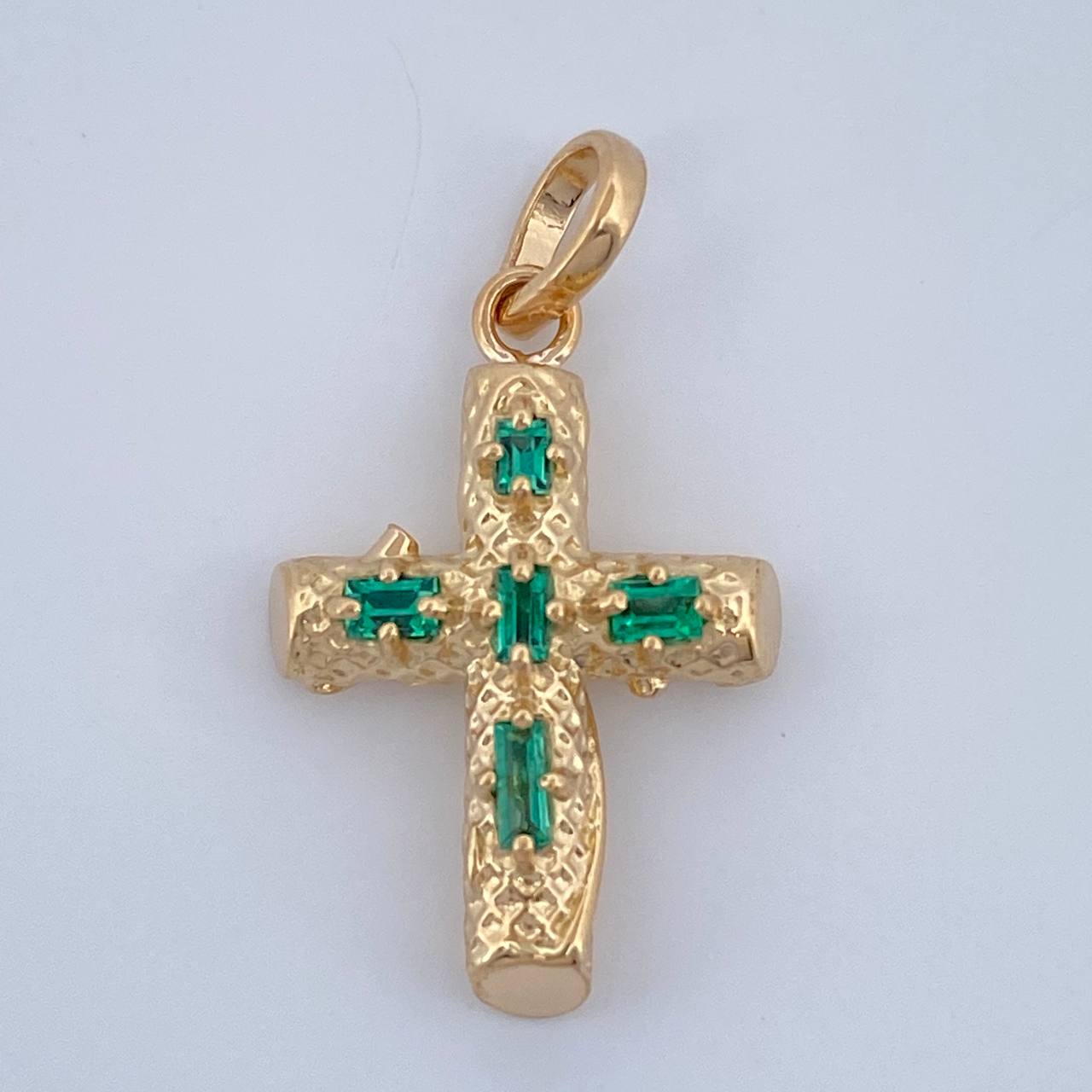 Dije Cruz Tronco Esmeralda 1.4gr / 1 in / Oro Amarillo 18K %