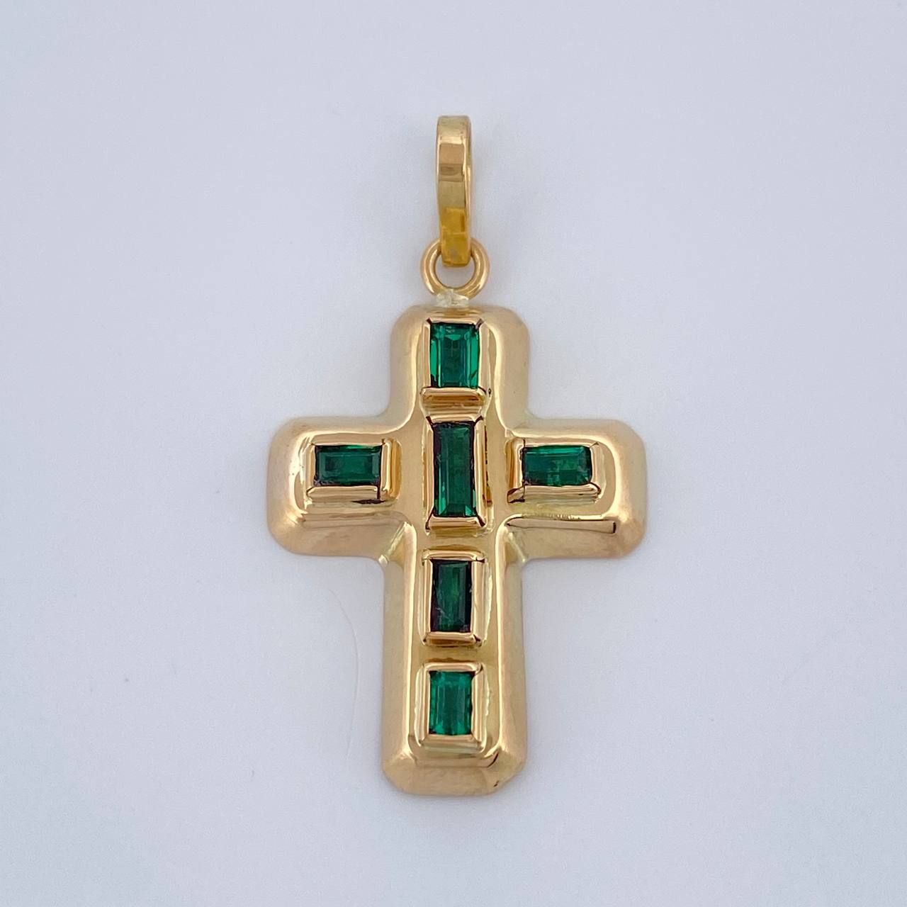 Dije Cruz Encocada Esmeralda 1.4gr / 1 in / Oro Amarillo 18K %