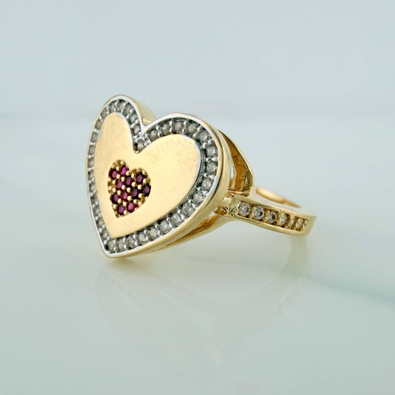 Anillo Corazon  4.35gr / T7 / Dos Oros Amarillo Blanco 18K $