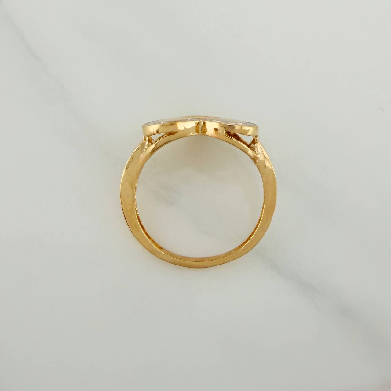 Anillo Corazon  4.35gr / T7 / Dos Oros Amarillo Blanco 18K $