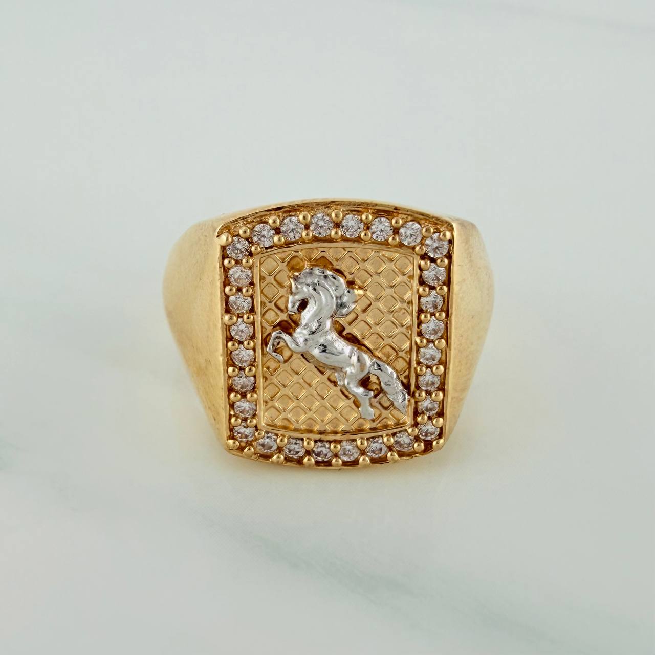 Anillo Sello Caballo 8.7gr / T9 / Dos Oros Amarillo Blanco 18K $