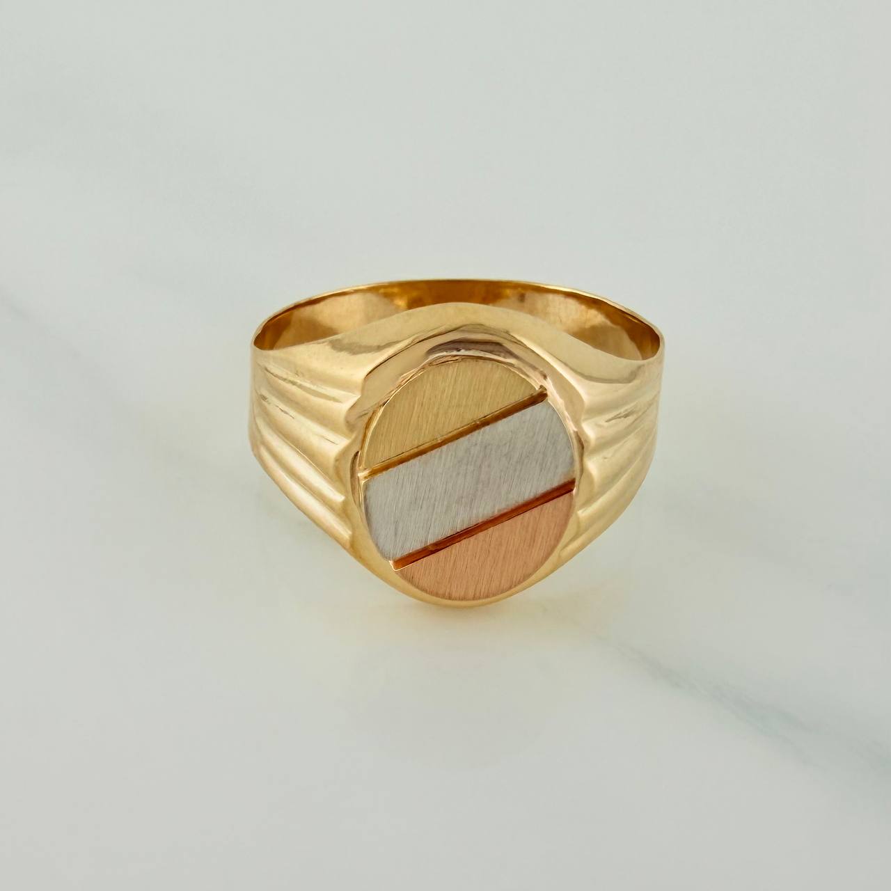 Oval Signet Ring 4.6gr / T10 1/4 / Tri-Color Gold 18K $