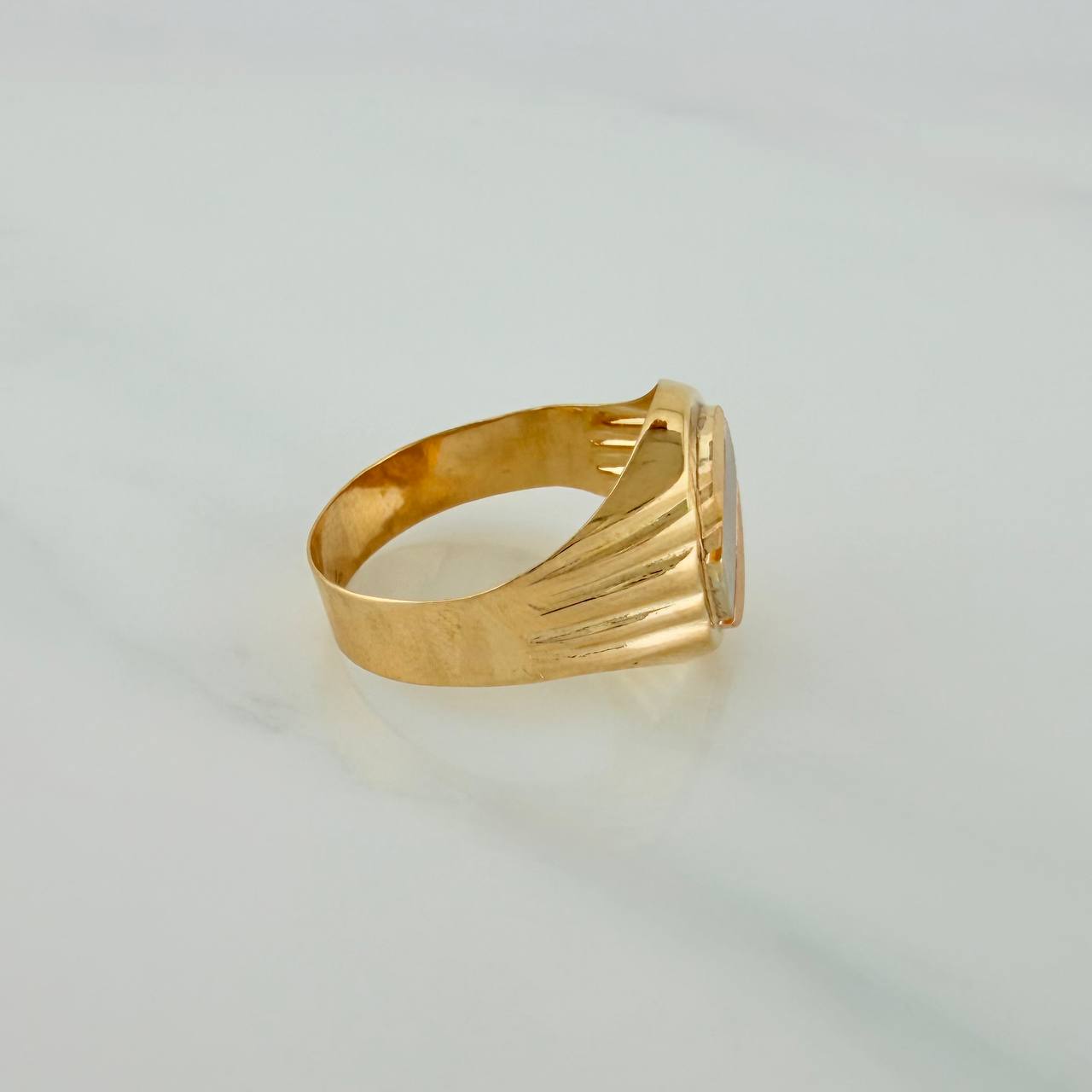 Oval Signet Ring 4.45gr / T9 3/4 / Tri-Color Gold 18K $