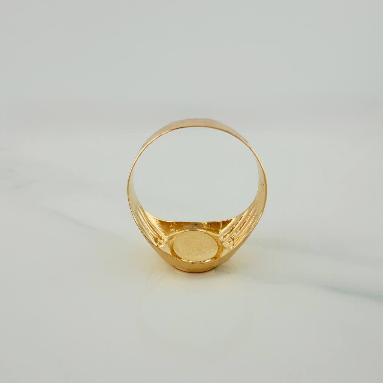 Oval Signet Ring 4.45gr / T9 3/4 / Tri-Color Gold 18K $