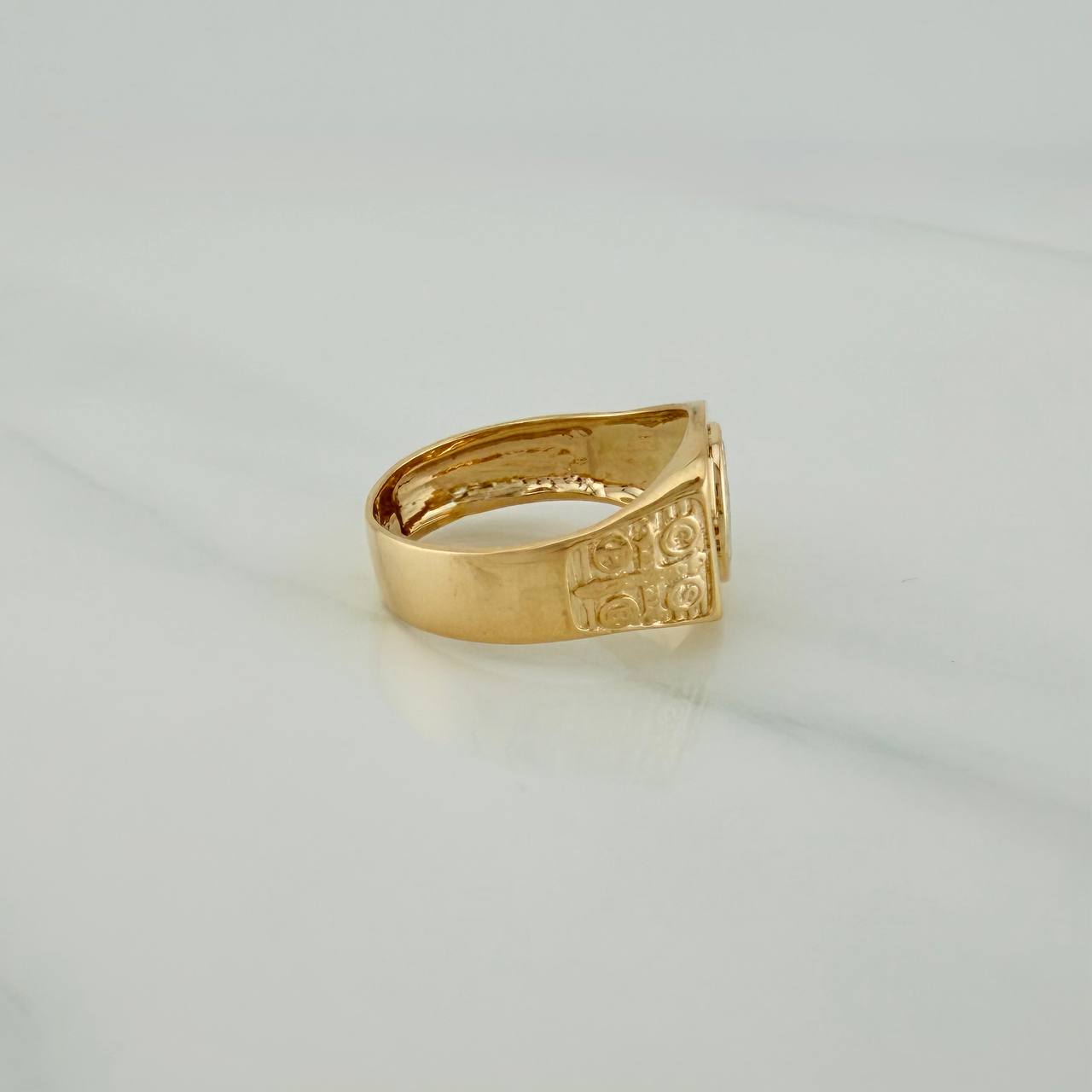 Anillo San Benito 3.35gr / T9 / Dos Oros Amarillo Blanco 18K $