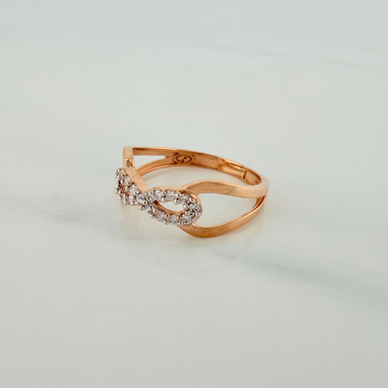 Infinity Ring 1.8gr / T5 1/4 / Two-Tone White Rose Gold 18K $