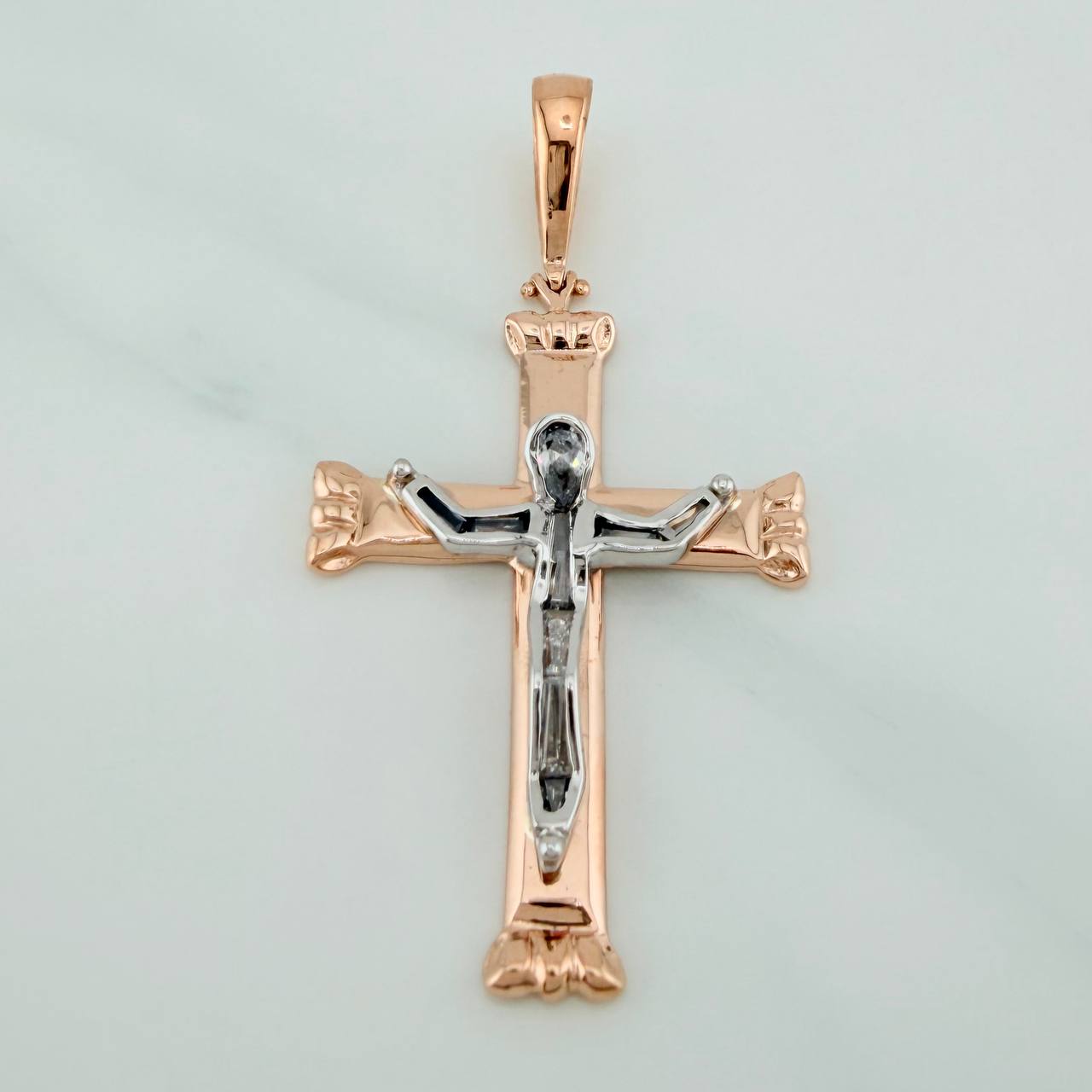 Dije Cruz Cristo 6.95gr / 2 1/4 in / Dos Oros Blanco Rosa 18K $