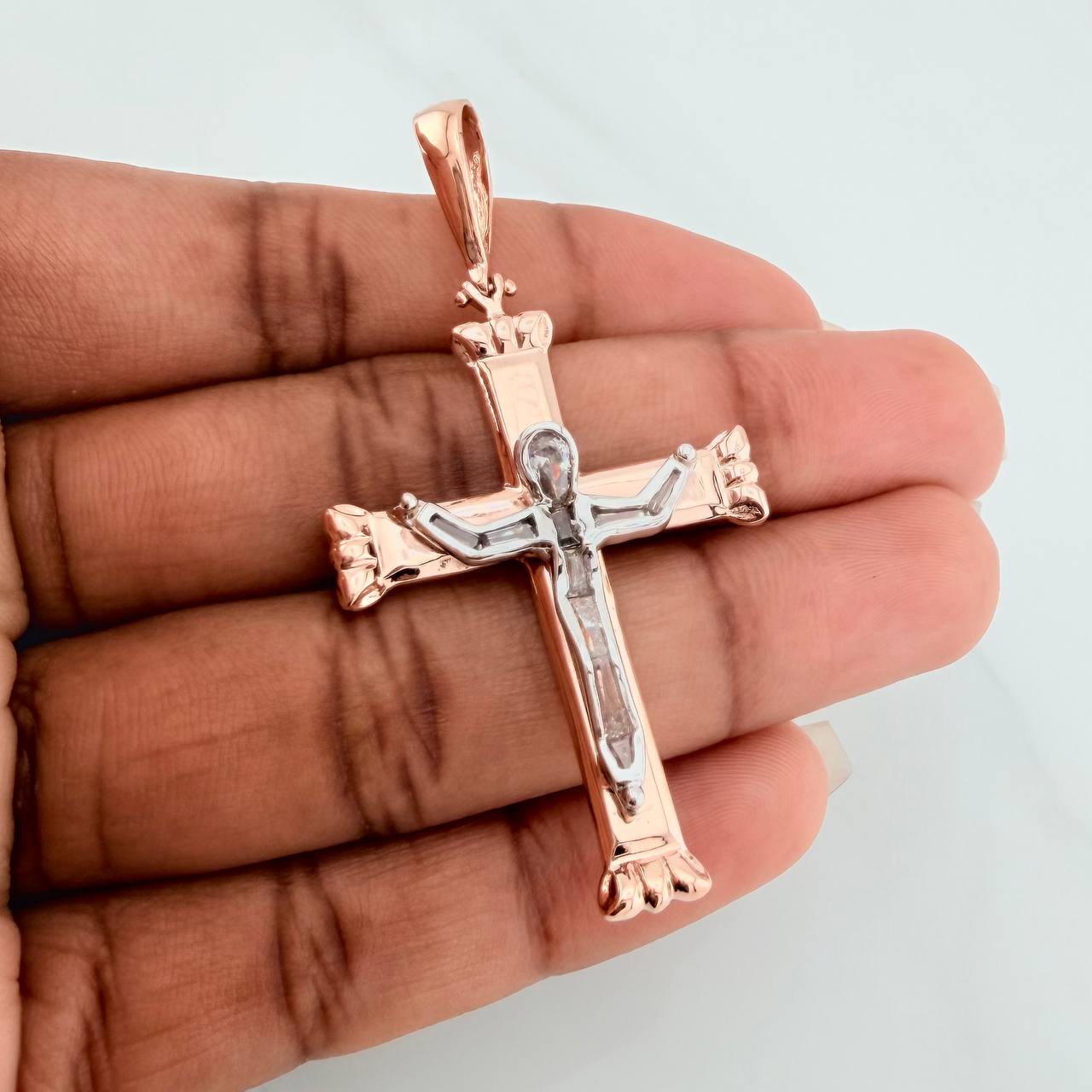 Dije Cruz Cristo 6.95gr / 2 1/4 in / Dos Oros Blanco Rosa 18K $