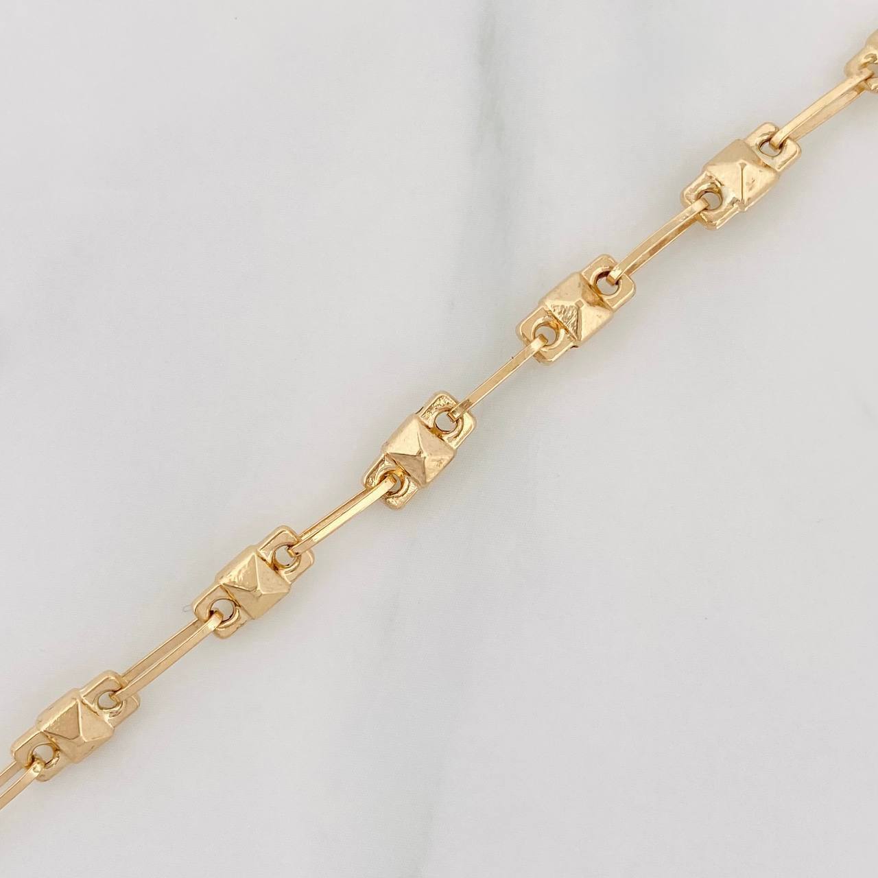 Pulso Rustica Rombo 3.75g / 8 1/4 in / 4.31mm Oro Amarillo 18K