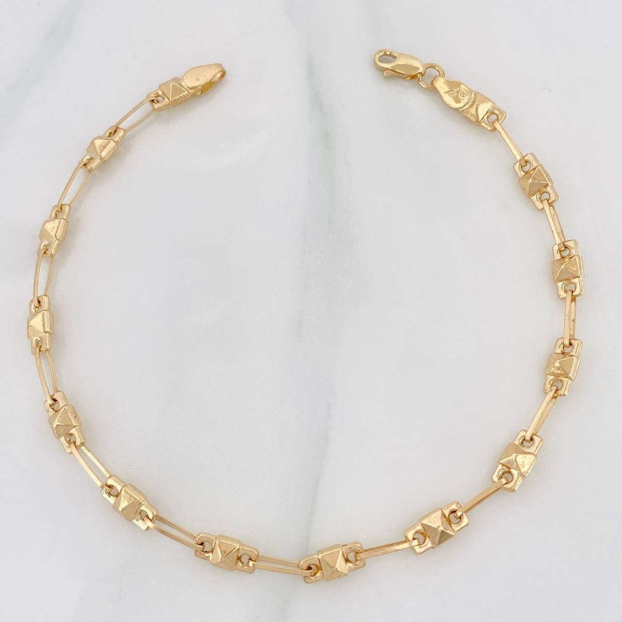 Pulso Rustica Rombo 3.75g / 8 1/4 in / 4.31mm Oro Amarillo 18K
