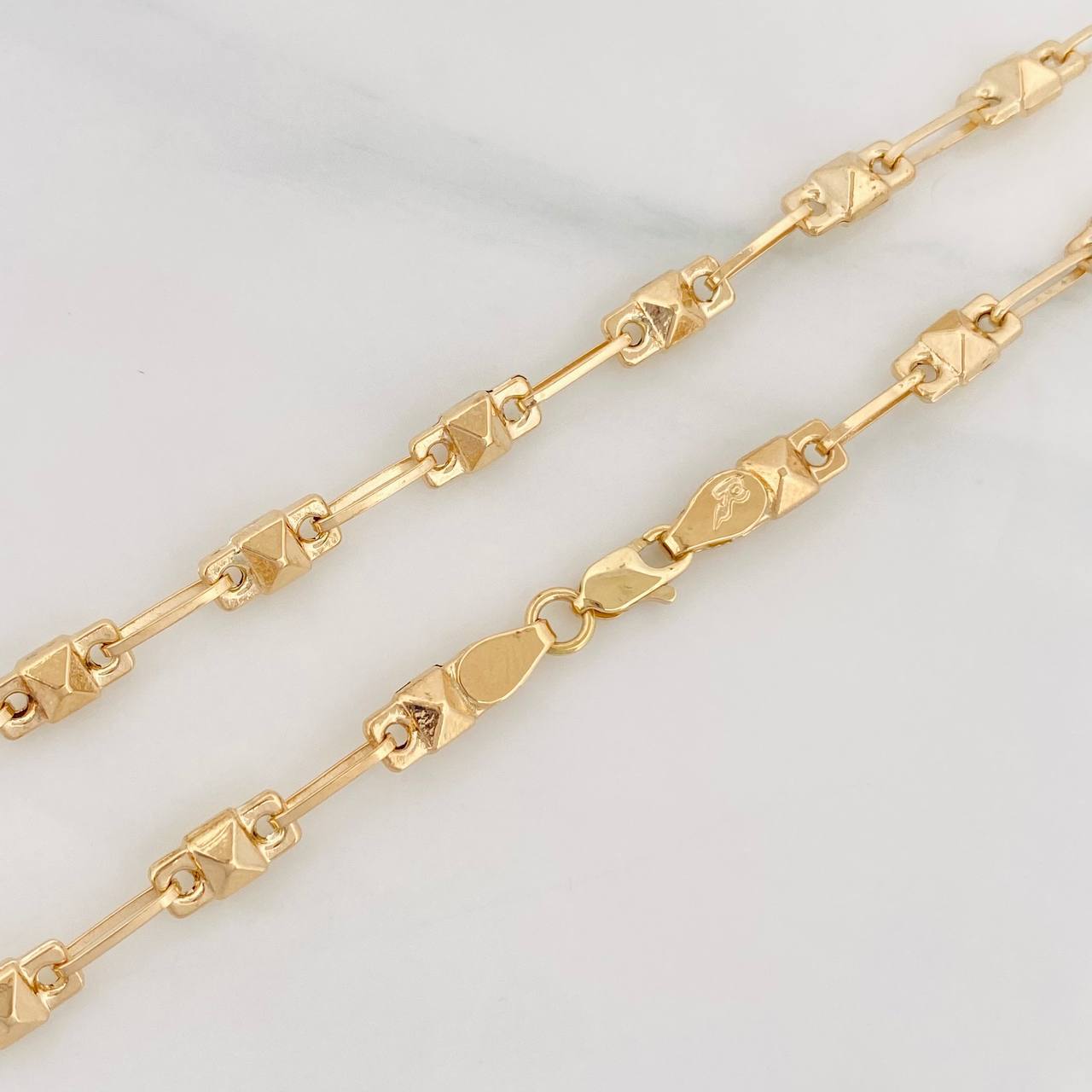Cadena Rustico Rombo 9.6g / 24 in / 4.28mm Oro Amarillo 18K