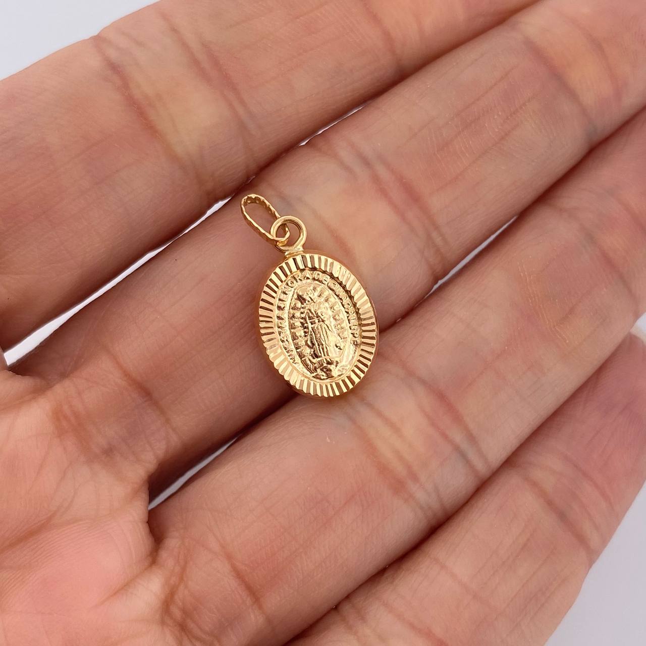 Dije Virgen De Guadalupe 0.8gr / 1 in / Oro Amarillo 18K $