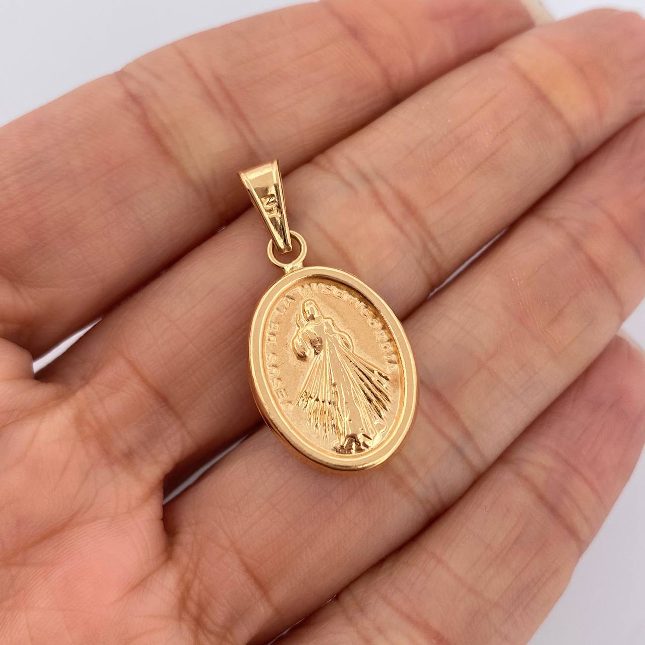 Dije Jesus De La Misericordia 1.6gr / 1 1/4 in / Oro Amarillo 18K $