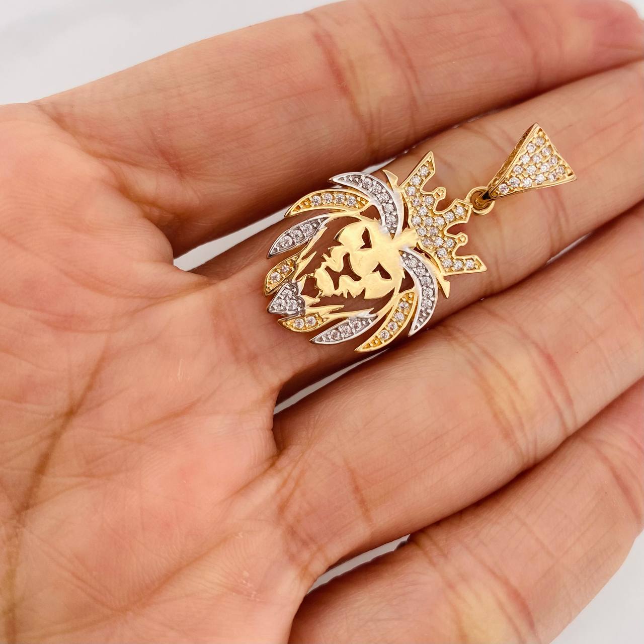 Lion Pendant 3.35g / 1 1/2 in Two Yellow White 18K Golds