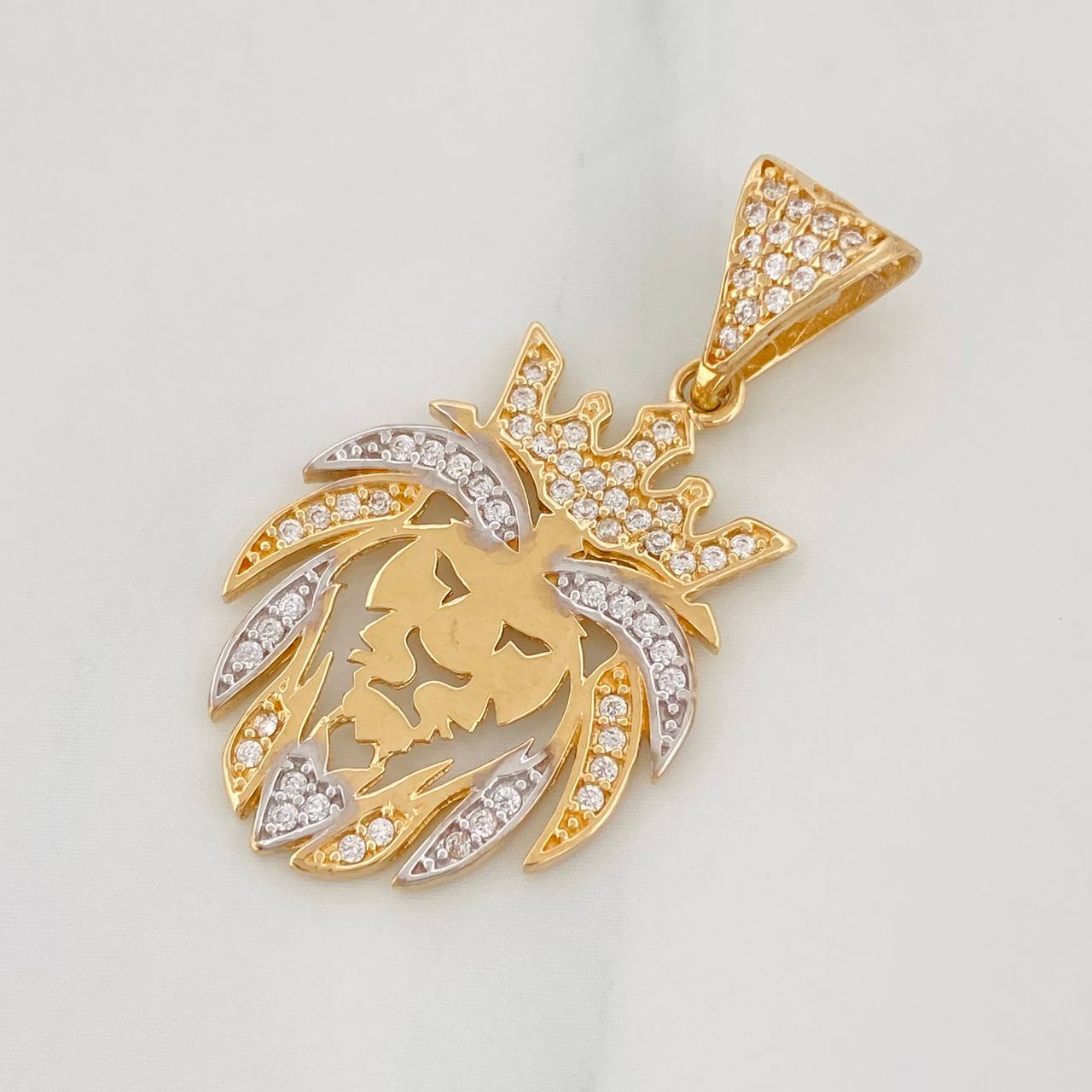Lion Pendant 3.35g / 1 1/2 in Two Yellow White 18K Golds