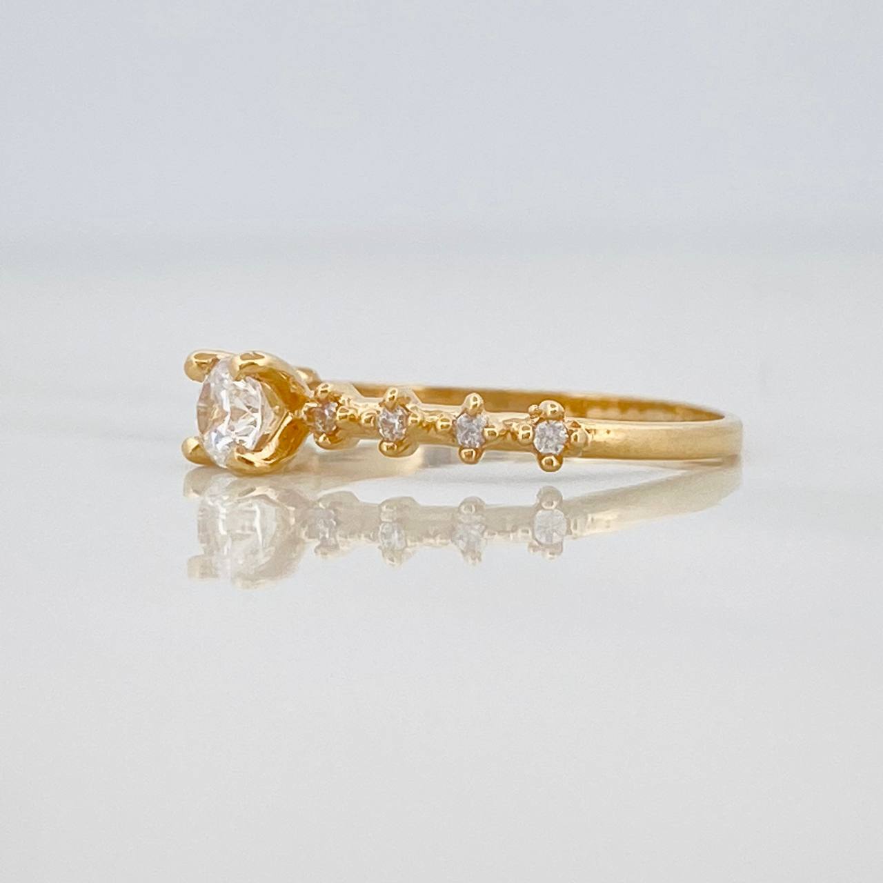 Churumbela Solitaire Ring 1.45g / T6 Yellow Gold 18K