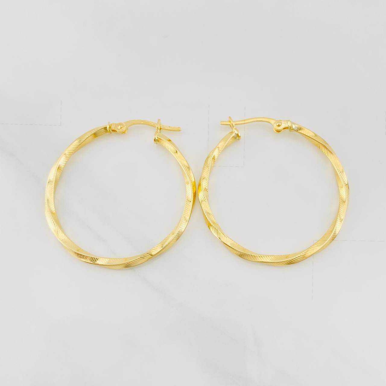 Candongas Siena 1.7g / 1 1/4 in Oro Amarillo 18K