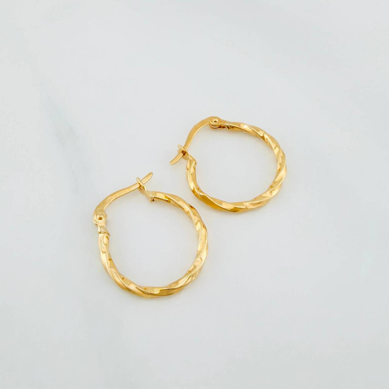 Candongas Kari 1.1 g / 3/4 in Oro Amarillo 18K