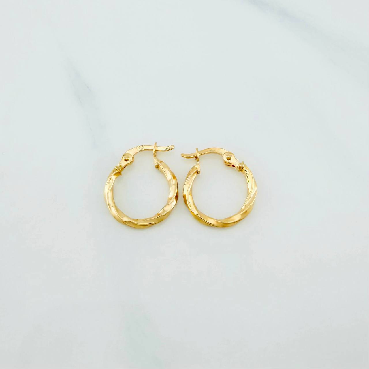 Candongas Kari 0.9 g / 1/2 in Oro Amarillo 18K