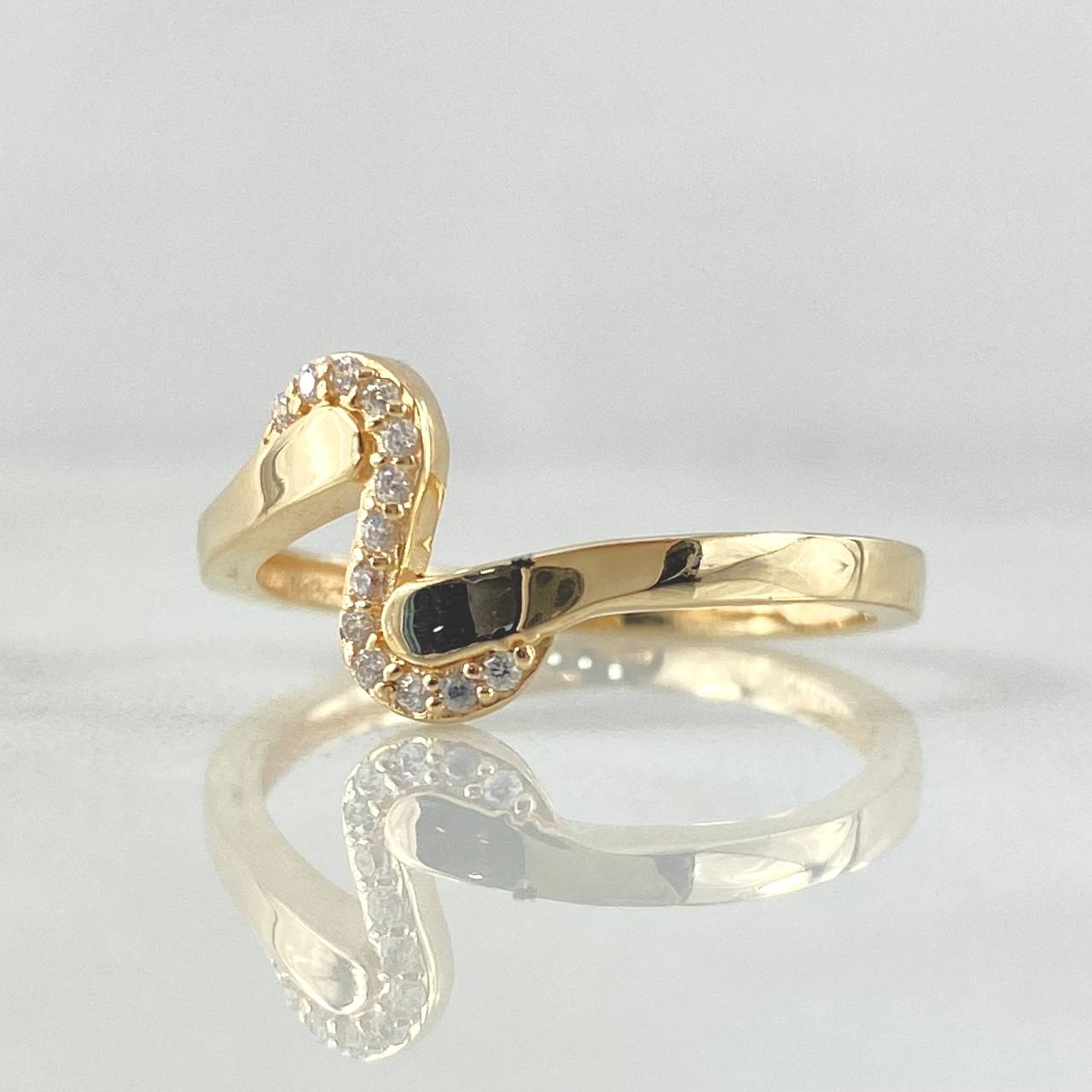 Simulated Curve Ring 1.85gr / Size 6 / 18K Gold ©