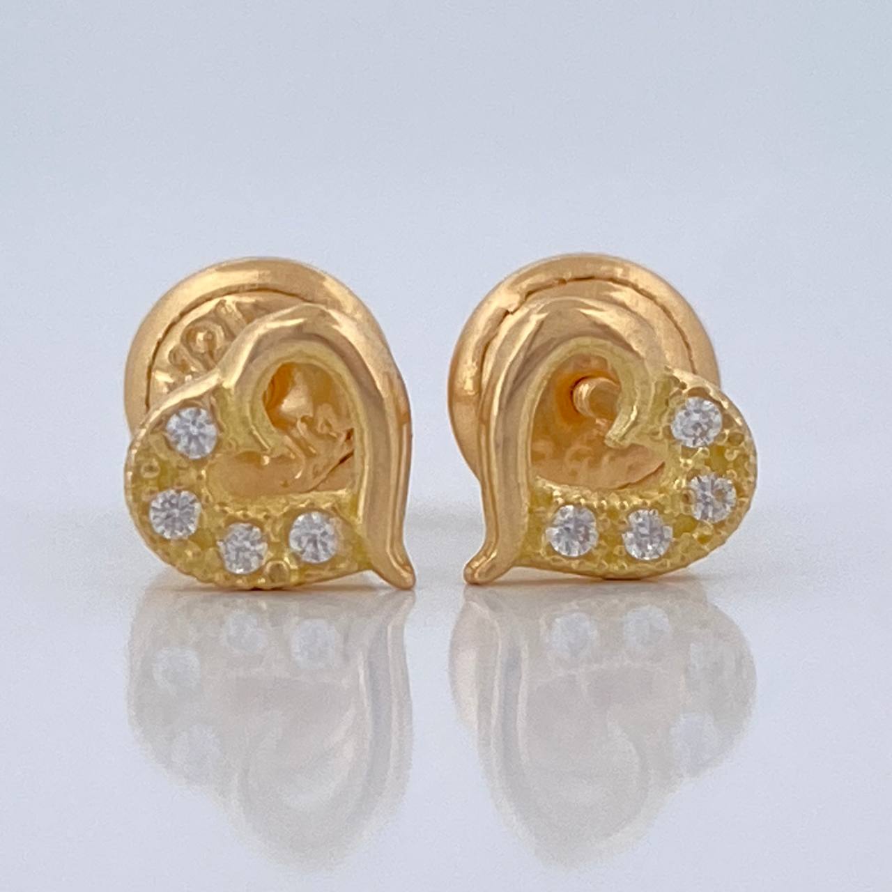 Heart Silhouette Stud Earrings 0.8gr / 5.99mm 18K Yellow Gold &