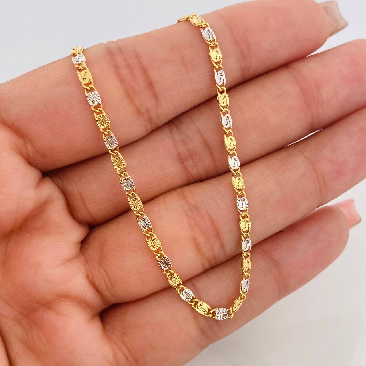 Flat Mariner Chain 4.25g / 24 in / 2.44mm Two-Tone Yellow White 18K