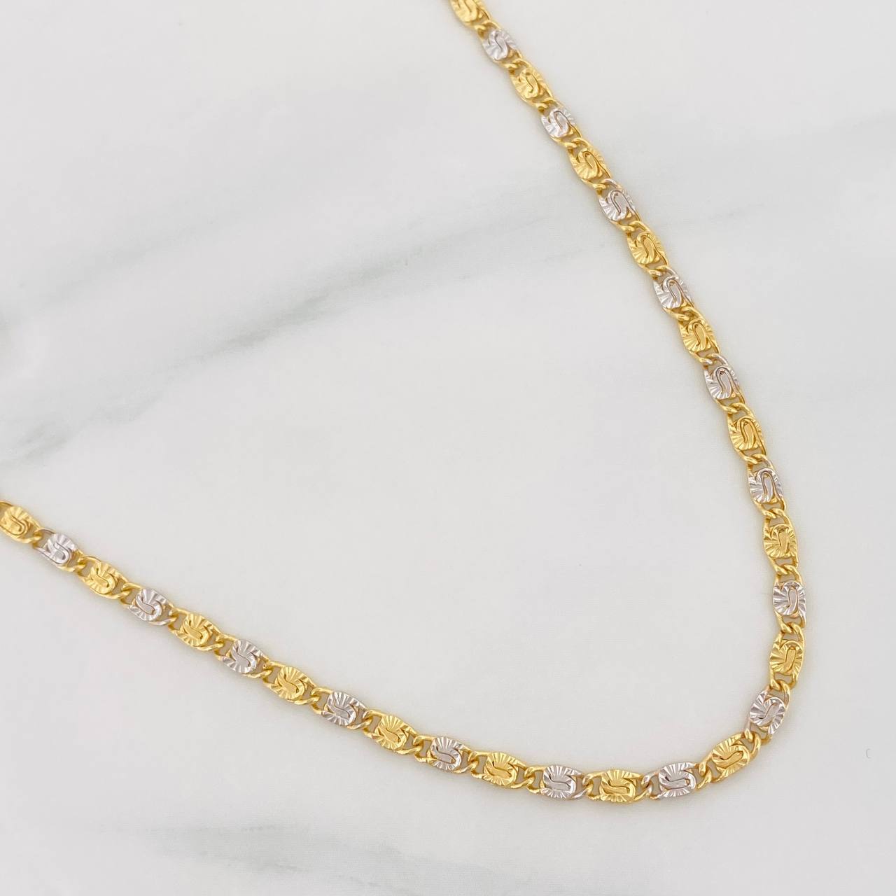 Flat Mariner Chain 4.25g / 24 in / 2.44mm Two-Tone Yellow White 18K