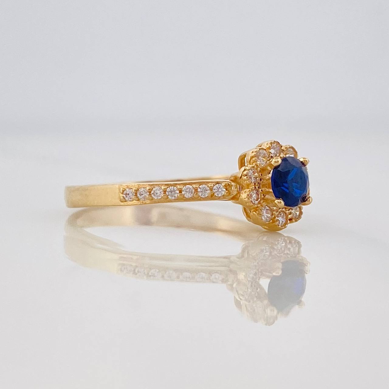 Anillo Solitario Flor 1.85g / T7 Oro Amarillo 18K