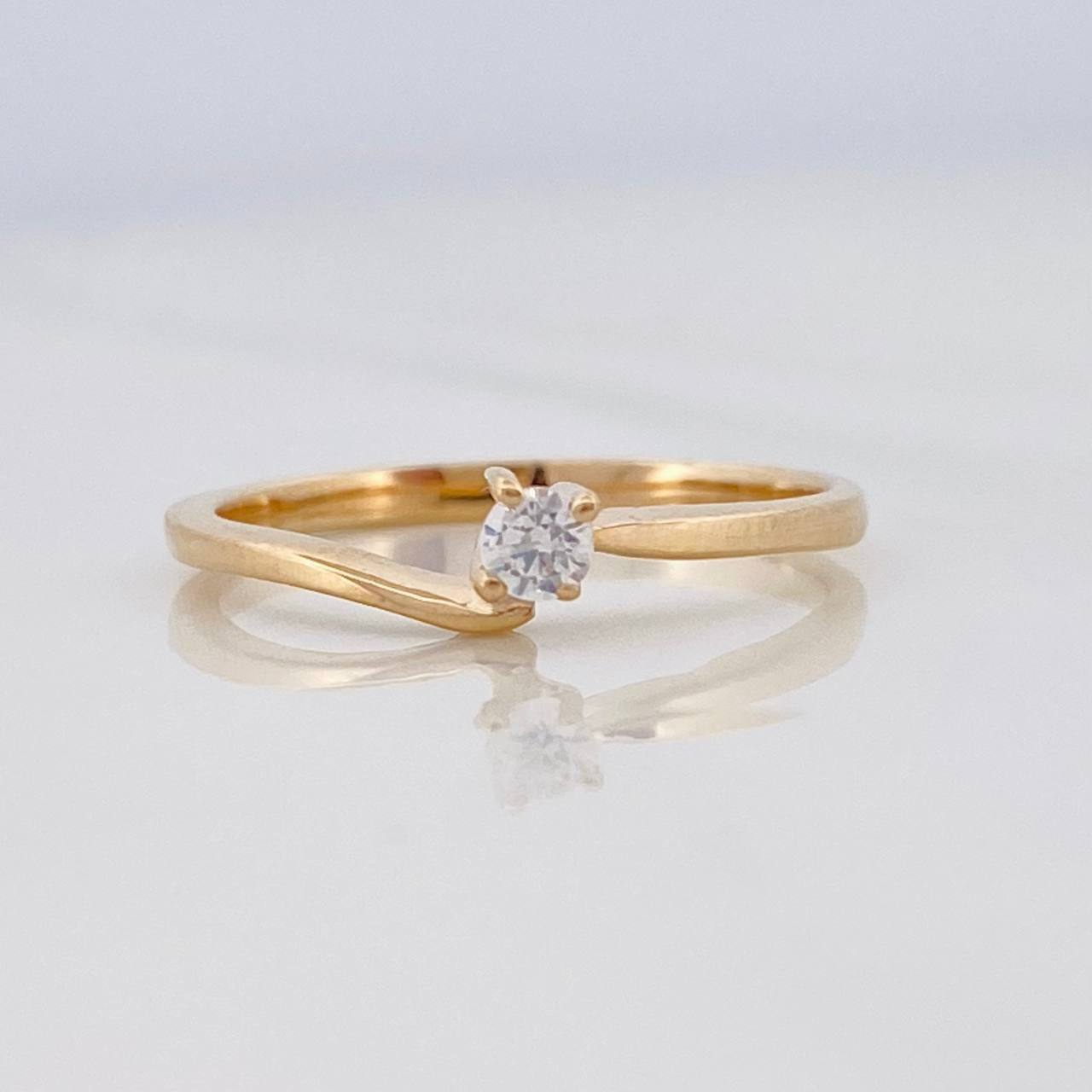Anillo Solitario 1.6g / T5 1/2 Oro Amarillo 18K