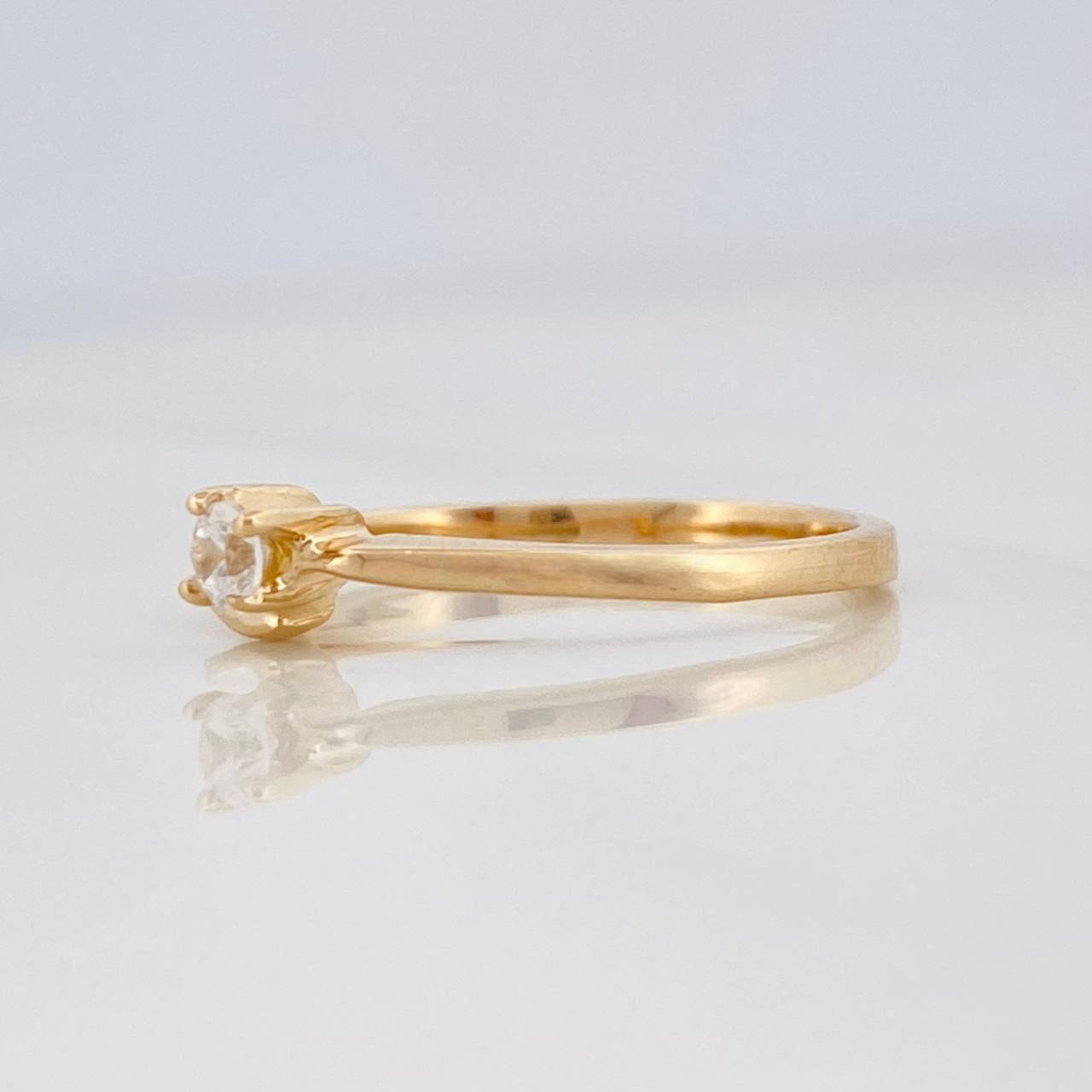Anillo Solitario 1.7g / T5 1/2 Oro Amarillo 18K