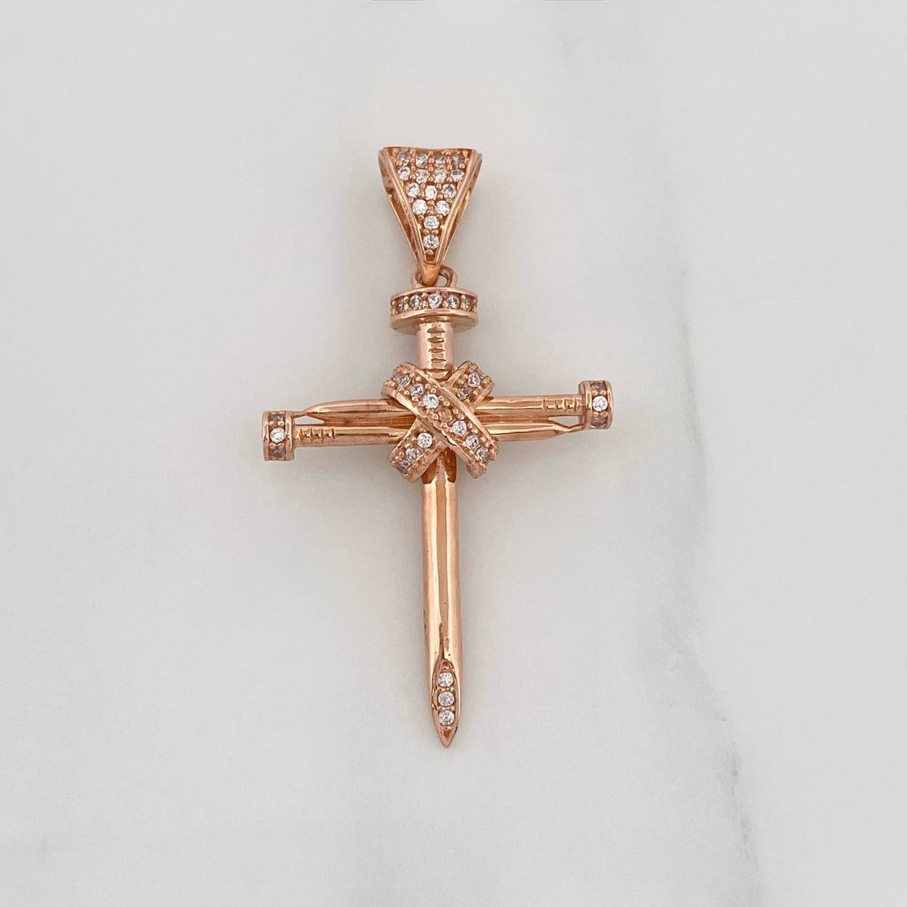 Dije Cruz Clavo 3.35g / 1 1/2 in Oro Rosa 18K