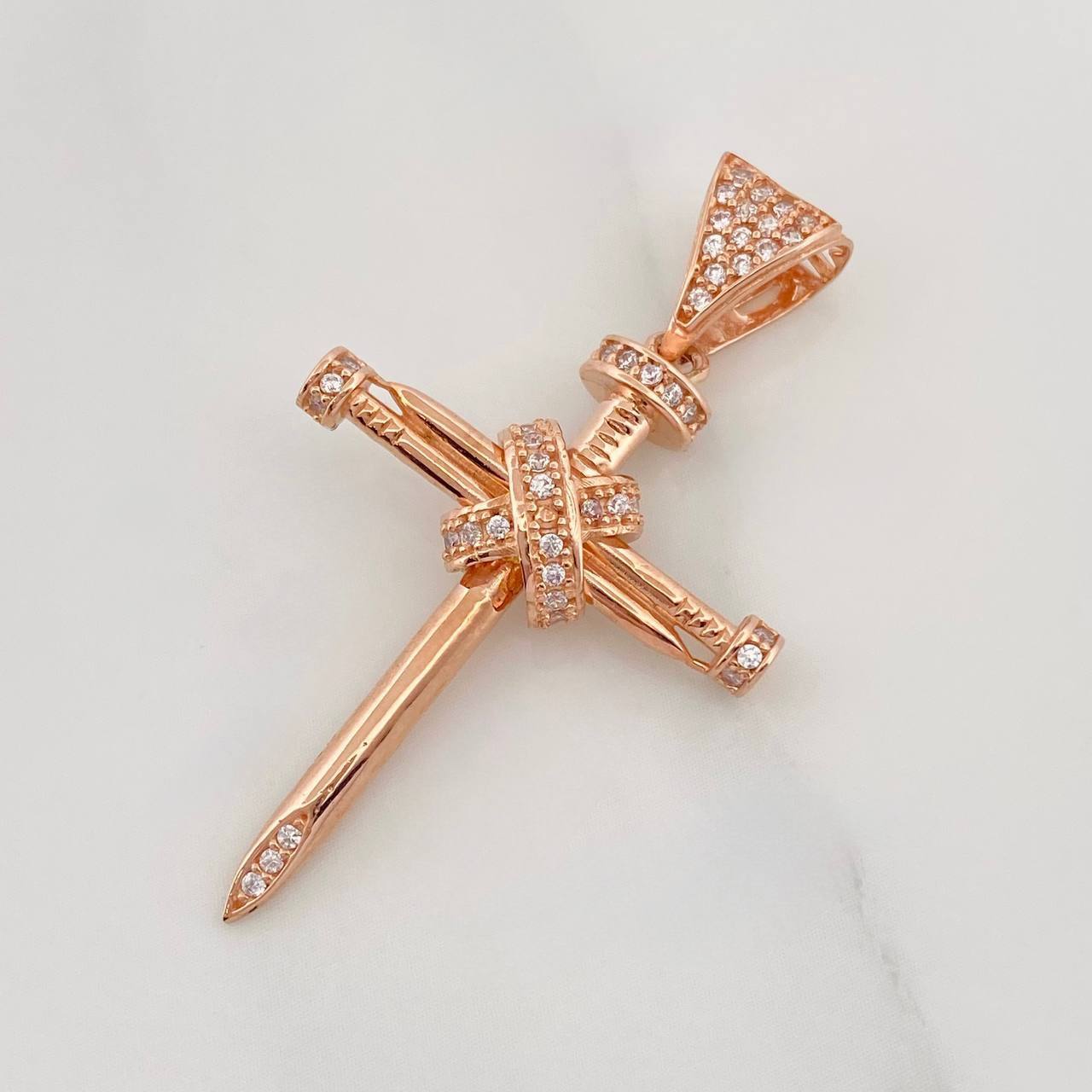Dije Cruz Clavo 3.35g / 1 1/2 in Oro Rosa 18K