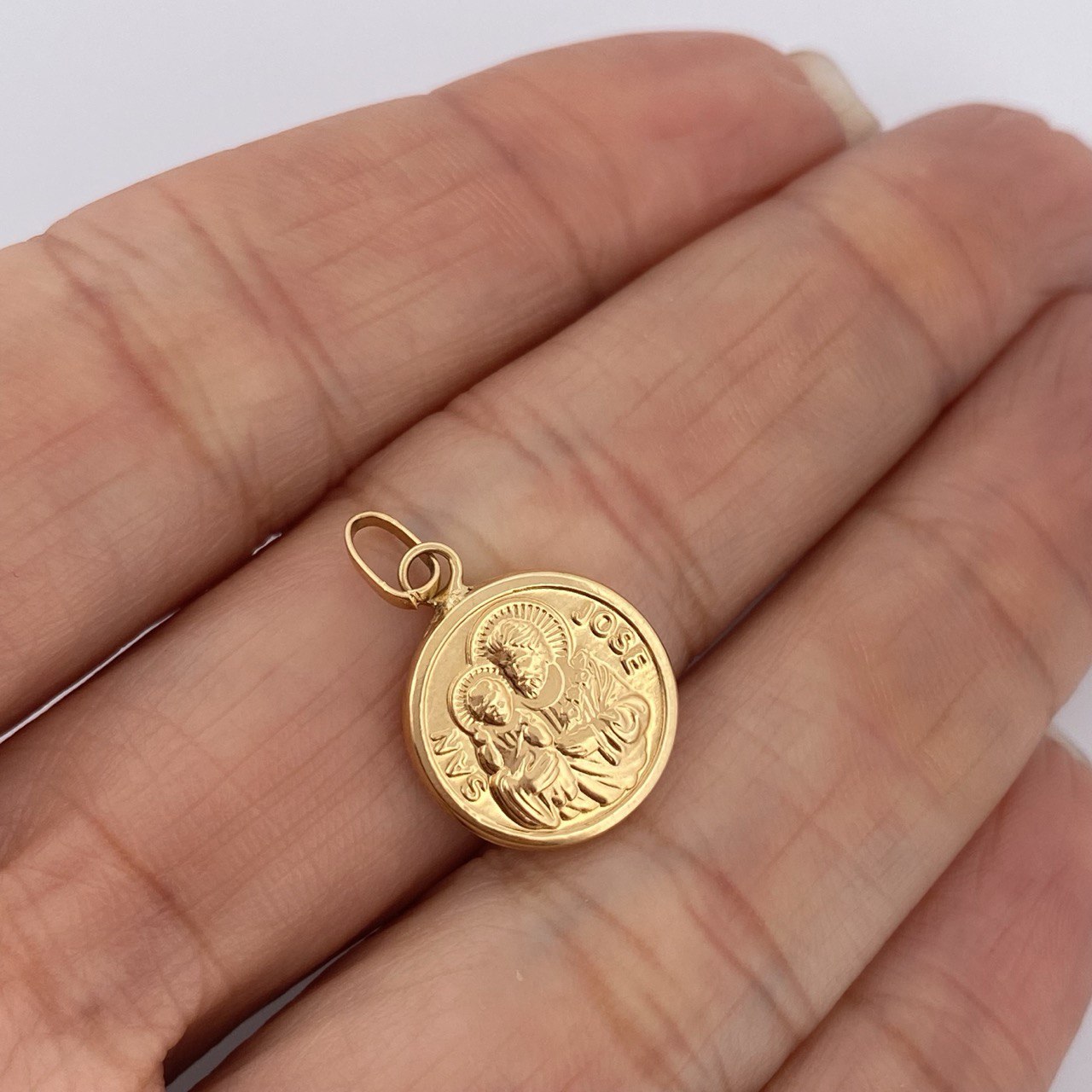 Dije San Jose 0.9gr / 3/4 in / Oro Amarillo 18K $