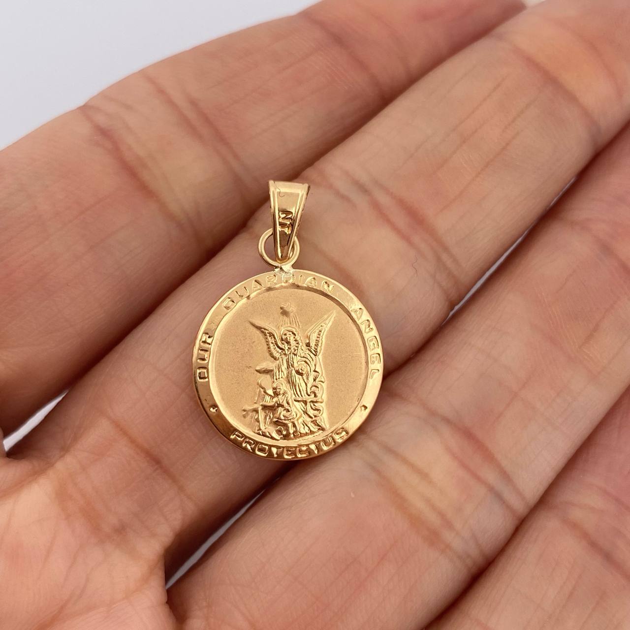 Dije Angel De La Guarda 1.2gr / 1 in / Oro Amarillo 18K $