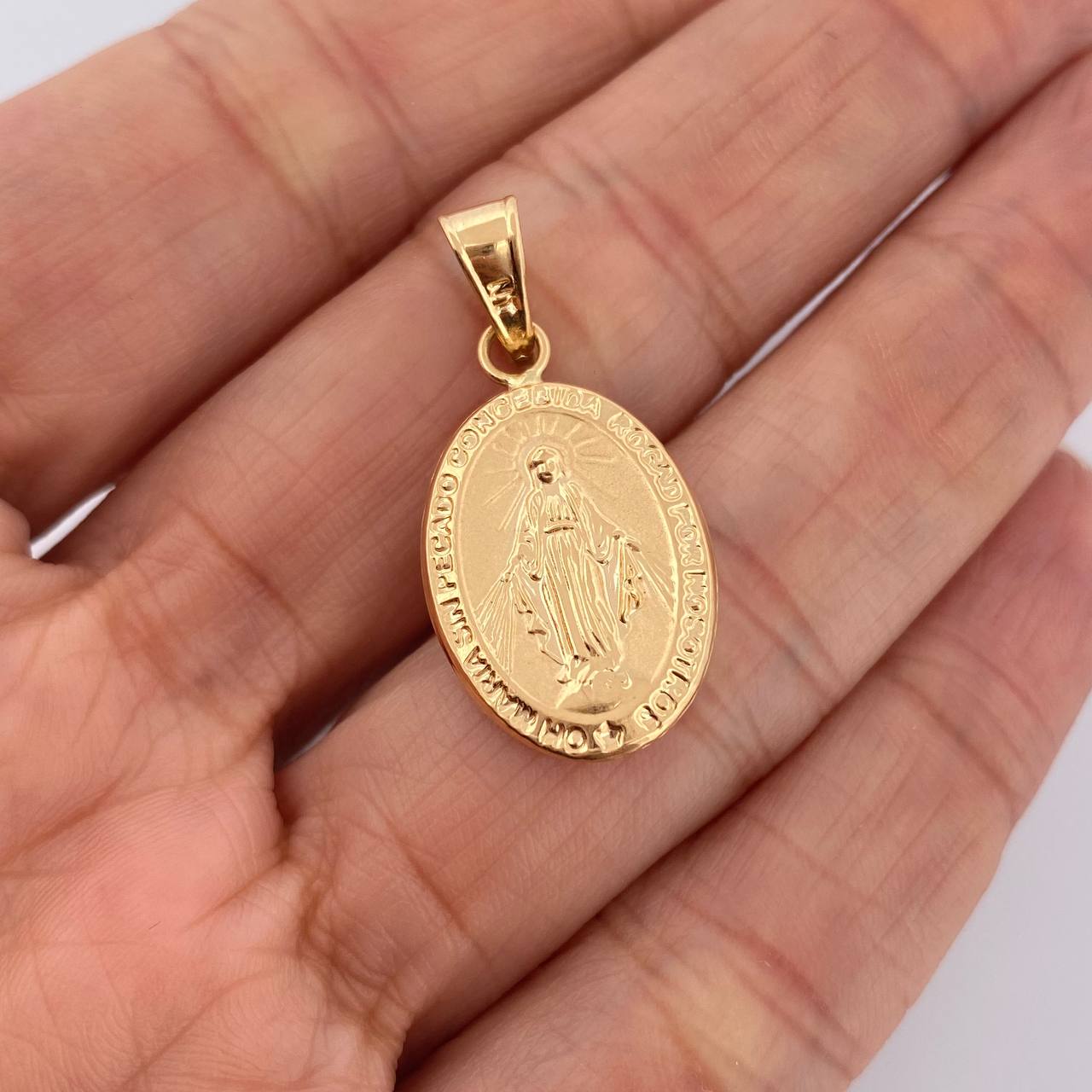 Dije Virgen Milagrosa 1.6gr / 1 1/4 in / Oro Amarillo 18K $