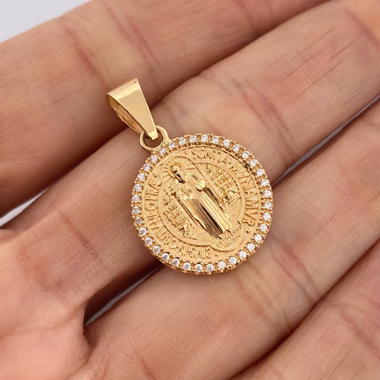 Dije San Benito 4.25gr / 1 1/4 in / Oro Amarillo 18K $