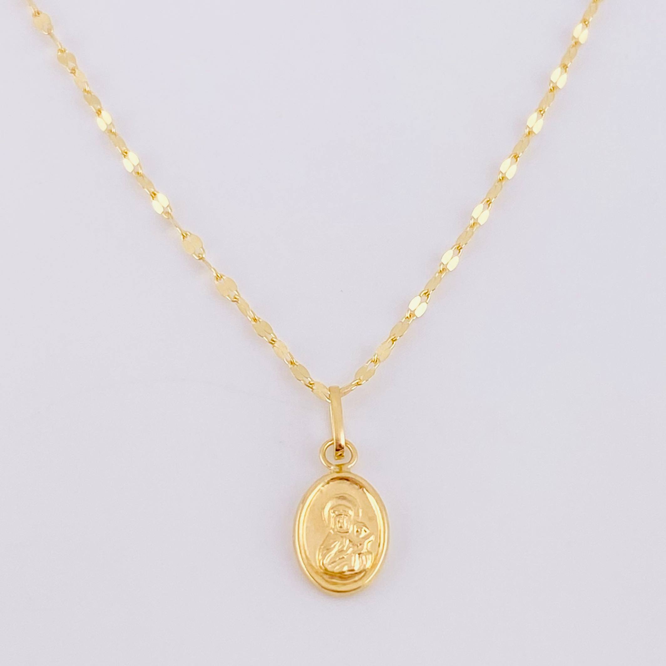Set Cadena Flor Espejo + Dije Virgen del Carmen / 1.2g / 18 in Oro Amarillo 18K