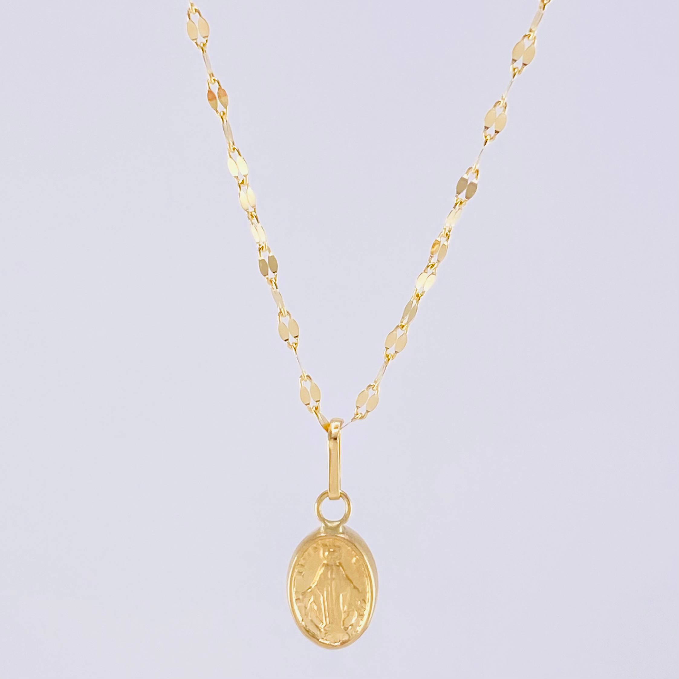 Set Cadena Flor Espejo + Dije Virgen Milagrosa / 1.15g / 18 in Oro Amarillo 18K