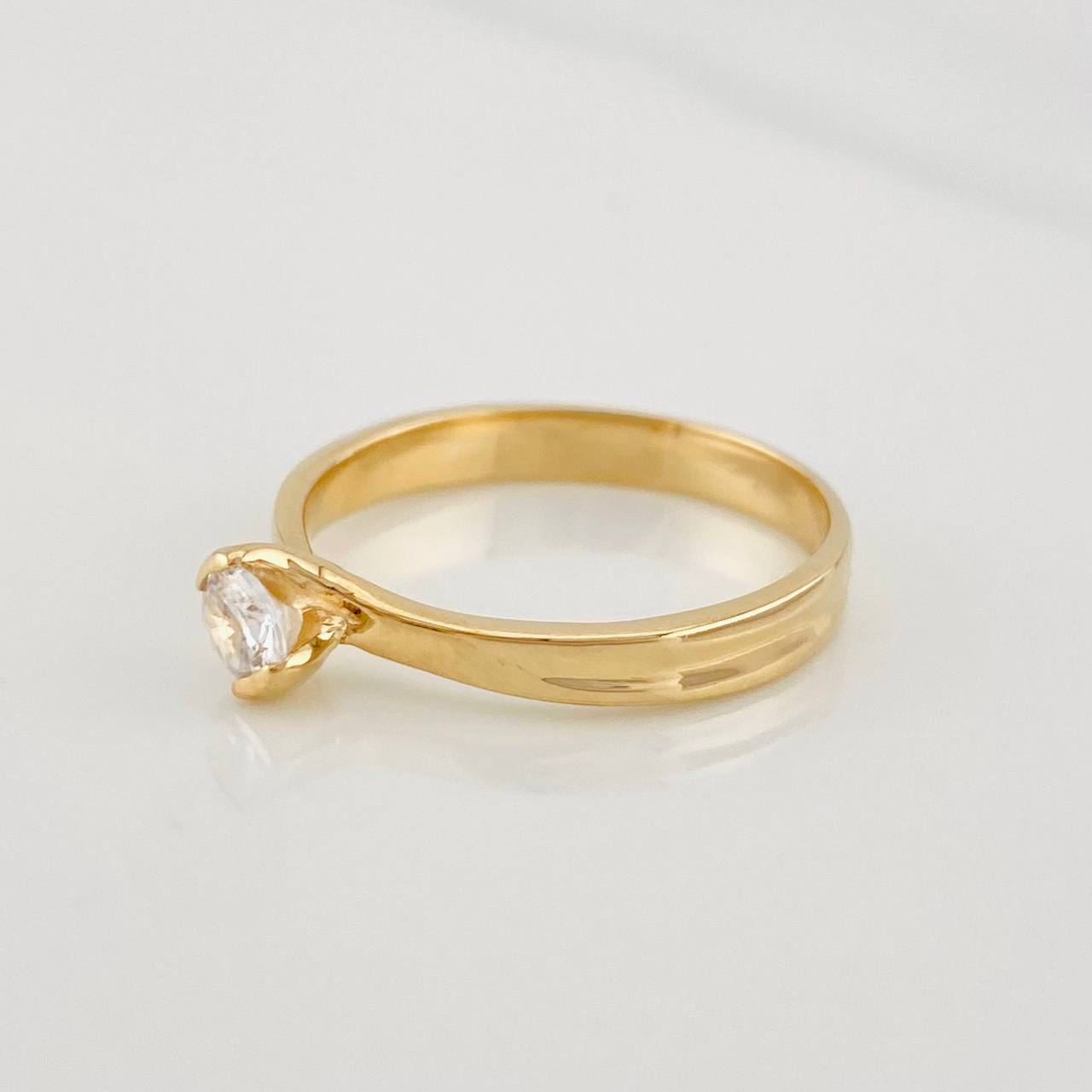 Anillo Solitario 2.65g / T7 Oro Amarillo 18K