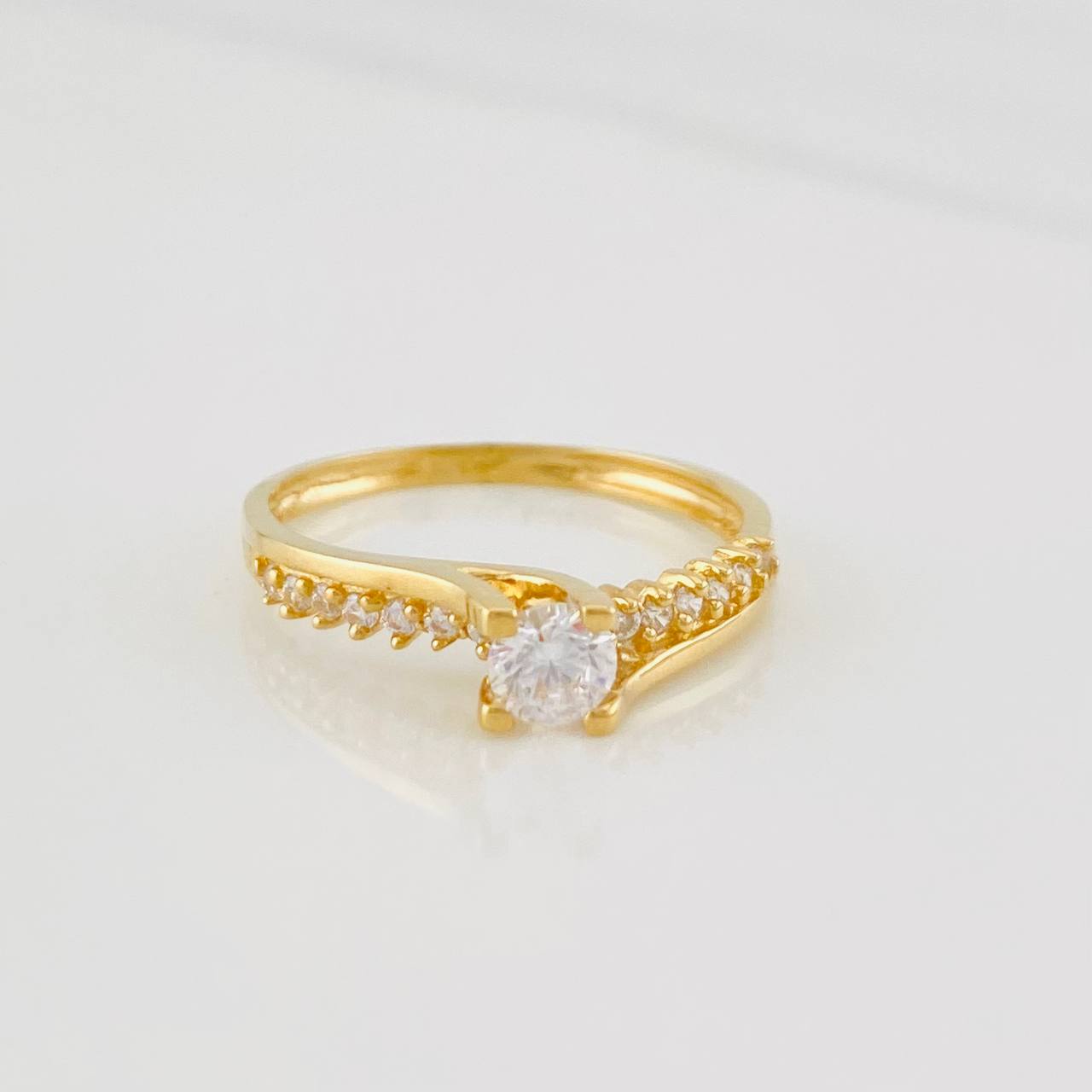 Curved Solitaire Ring 1.75g / T5 3/4 Yellow Gold 18K