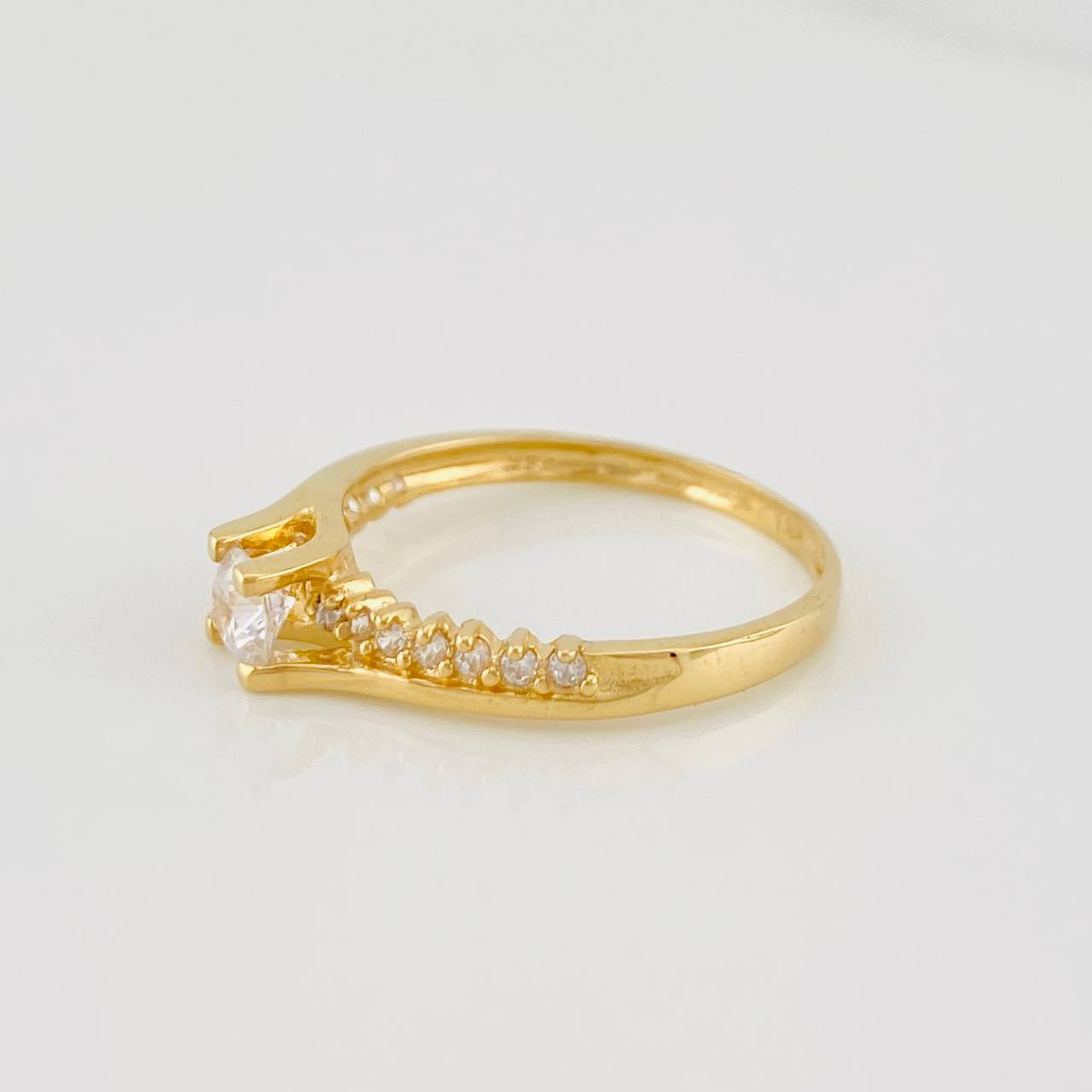Curved Solitaire Ring 1.75g / T5 3/4 Yellow Gold 18K