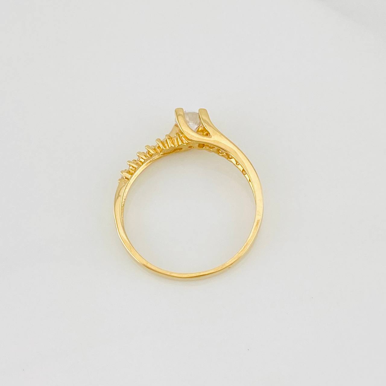Curved Solitaire Ring 1.75g / T5 3/4 Yellow Gold 18K
