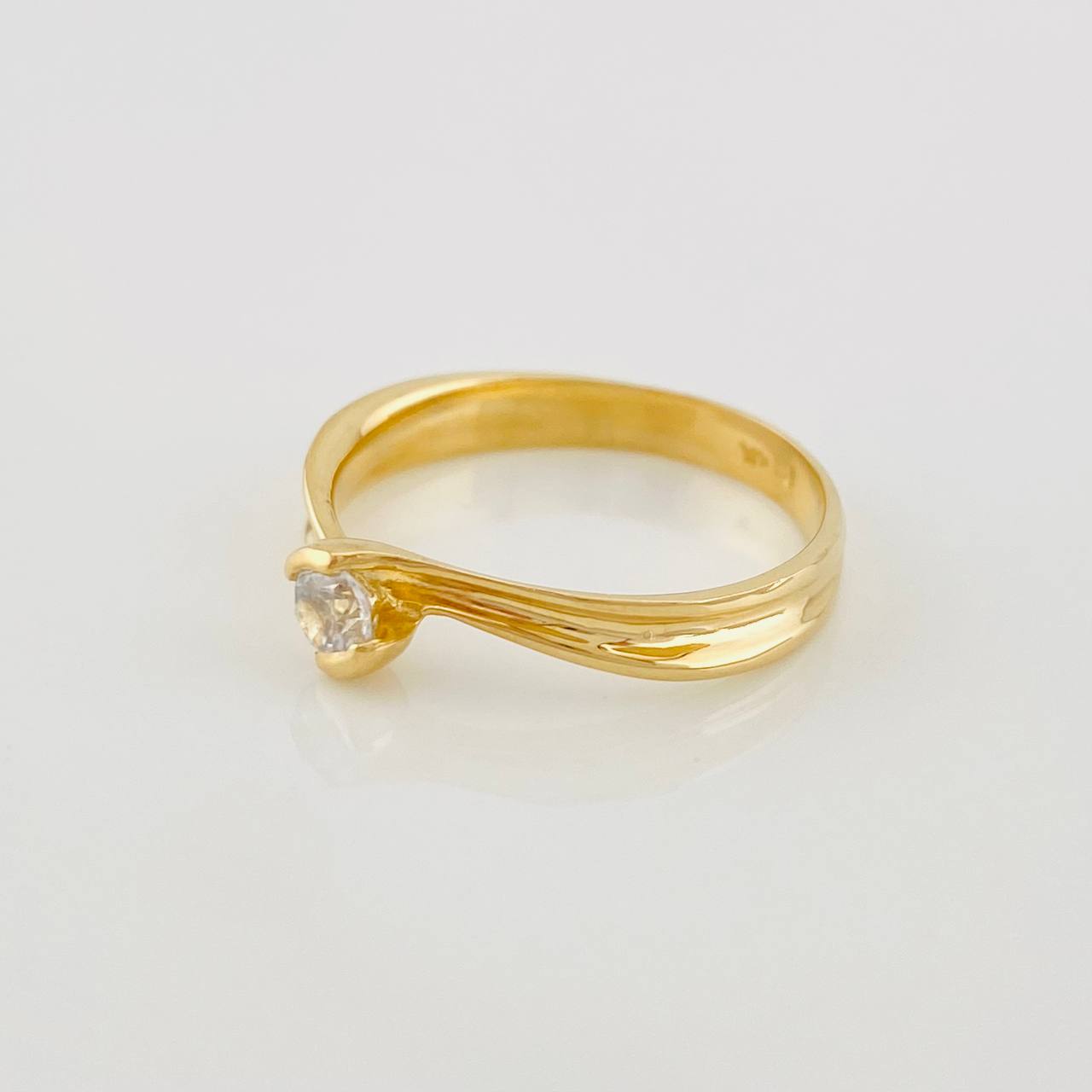 Curved Solitaire Ring 2.1g / T6 Yellow Gold 18K