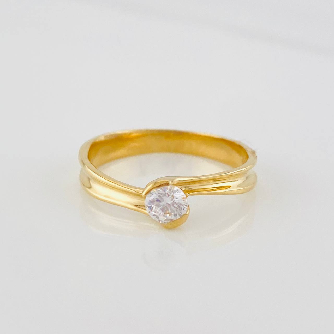 Curved Solitaire Ring 2.1g / T5 1/2 Yellow Gold 18K