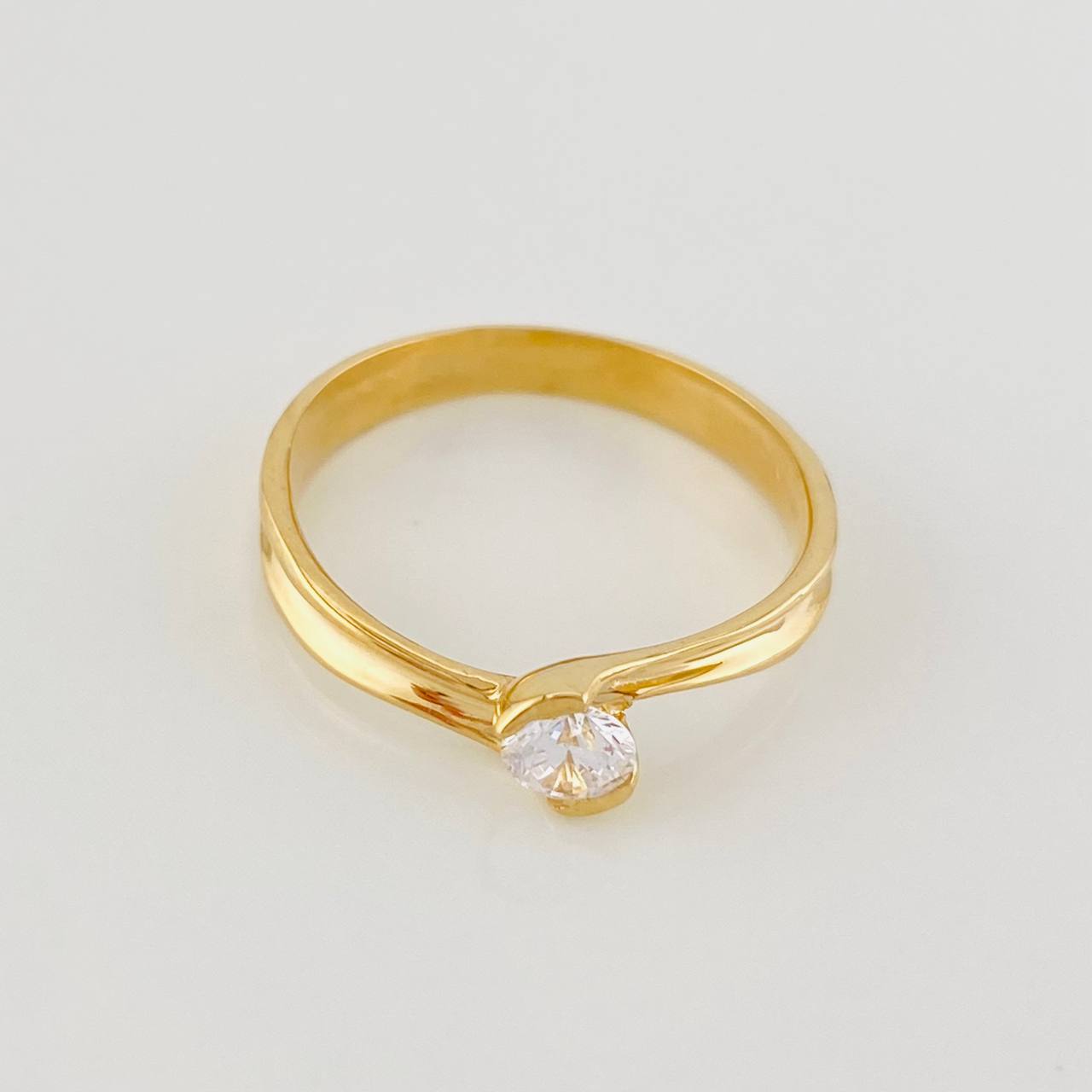Curved Solitaire Ring 2.1g / T5 1/2 Yellow Gold 18K
