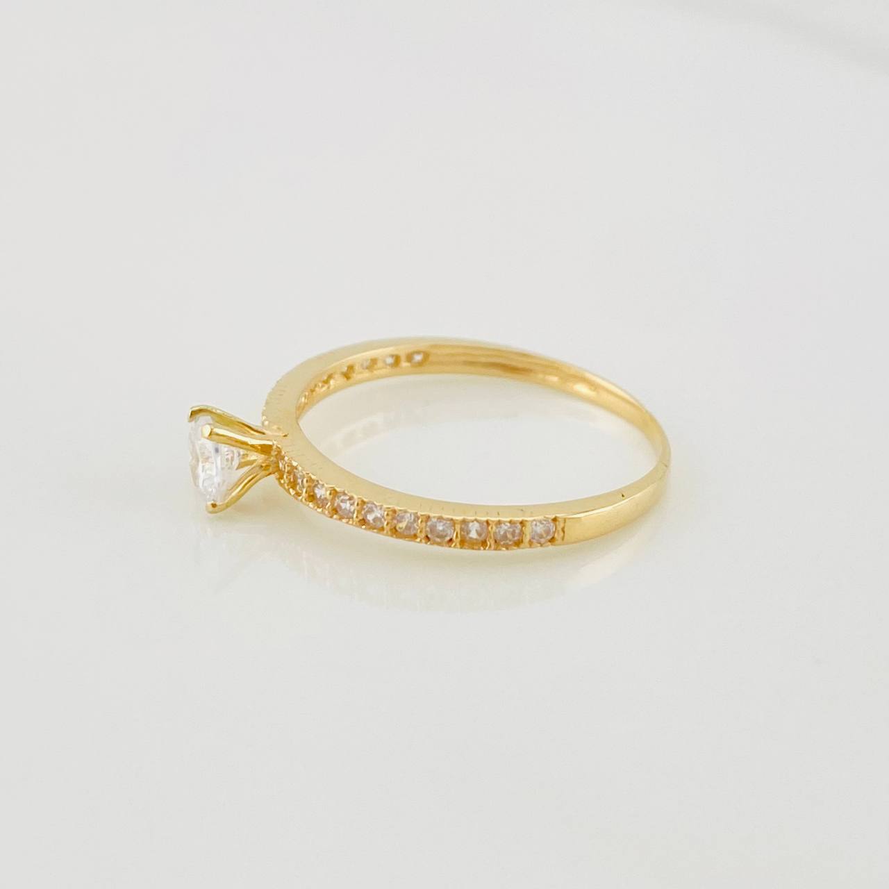 Churumbela Solitaire Ring 1.4g / T6 Yellow Gold 18K