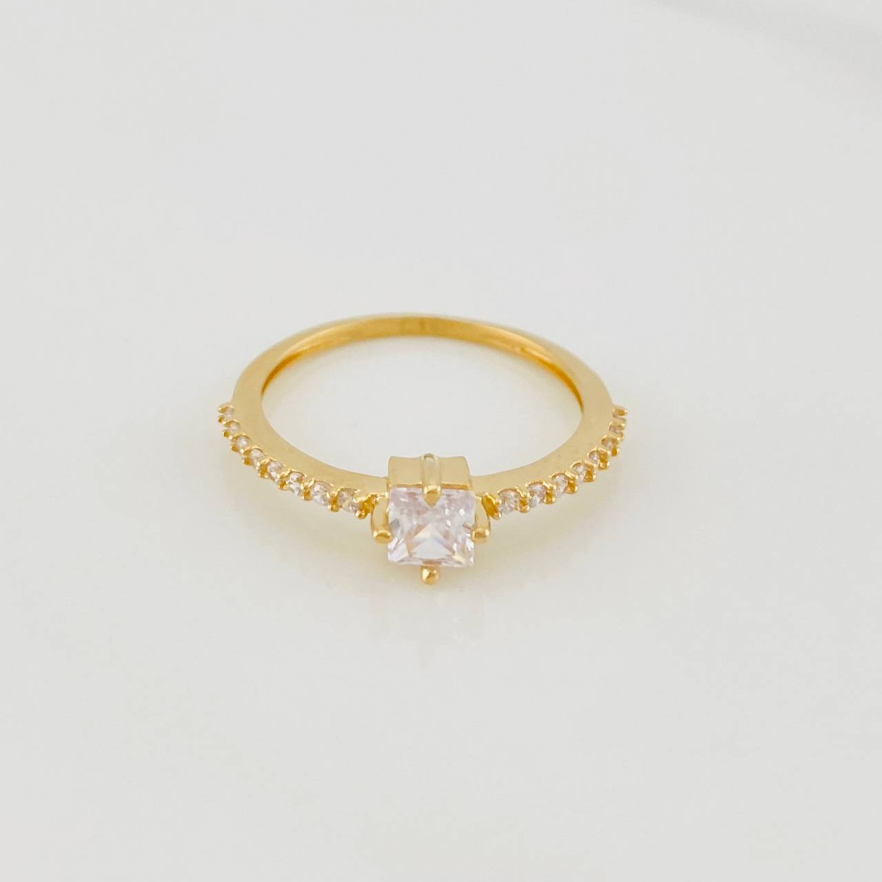 Square Solitaire Ring 1.8g / T6 1/4 Yellow Gold 18K