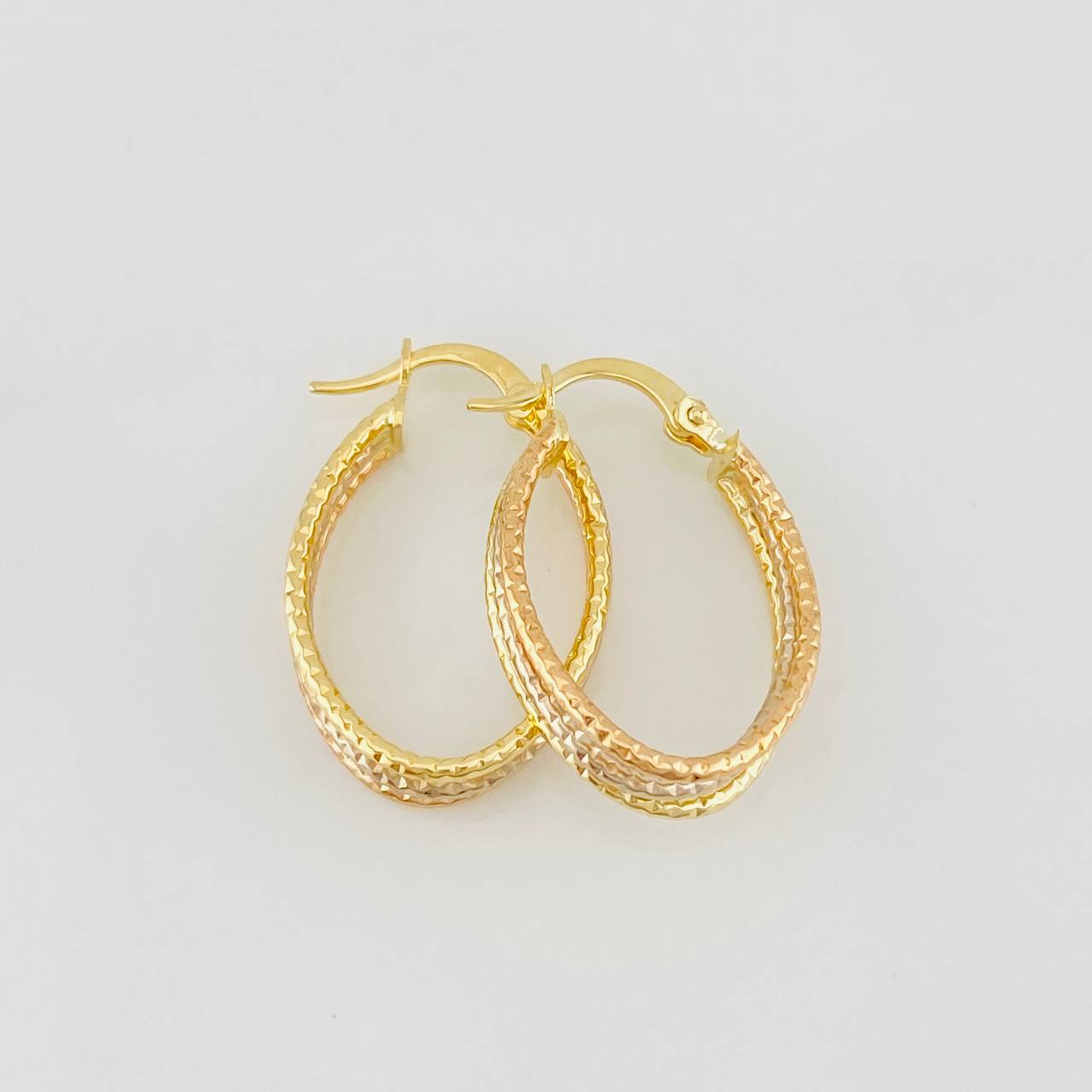 Hoop Earrings Daki Oval 1.8g / 1 in Three Golds 18K